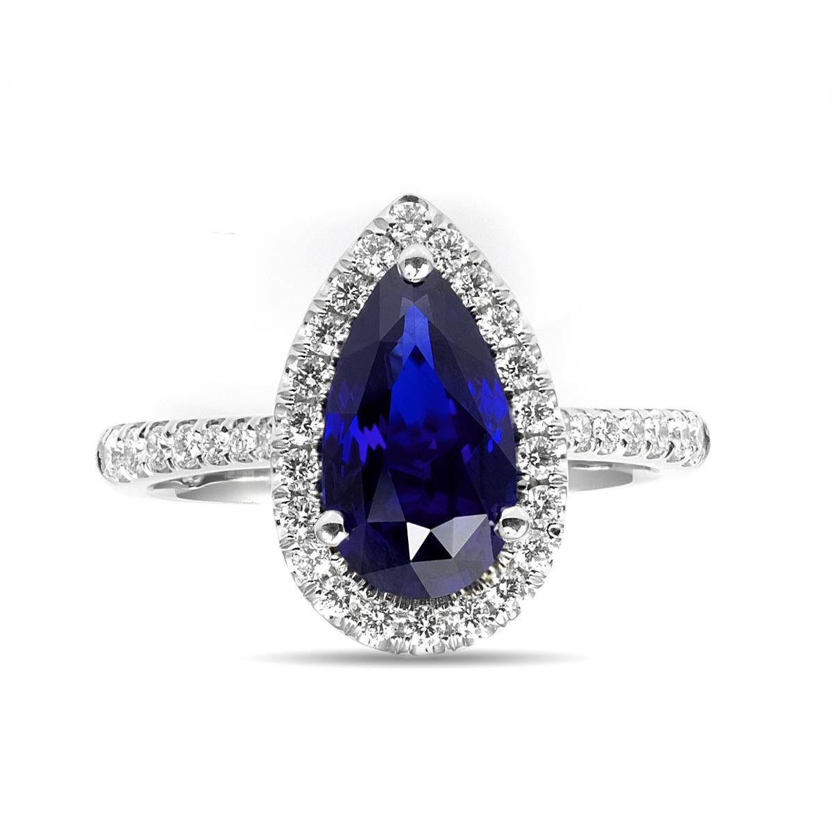 Découvrez l'élégance captivante de cette bague en saphir bleu naturel non chauffé, délicatement sertie en platine. Cette pièce exceptionnelle, complétée par des diamants étincelants et accompagnée d'un rapport GIA, met en valeur le savoir-faire le