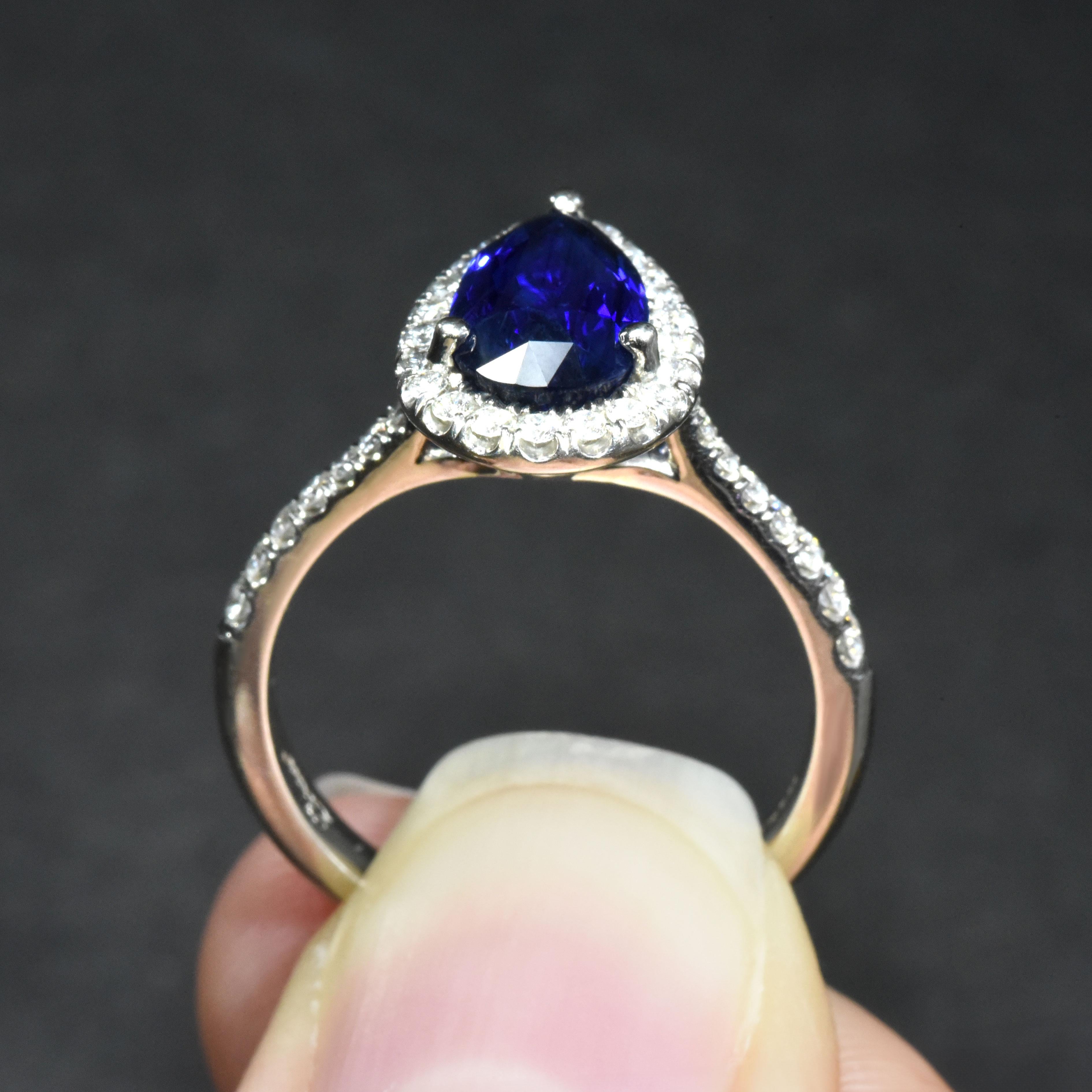 Bague en platine avec saphir bleu non chauffé de 2,38 carats et diamants, rapport GIA en vente 3