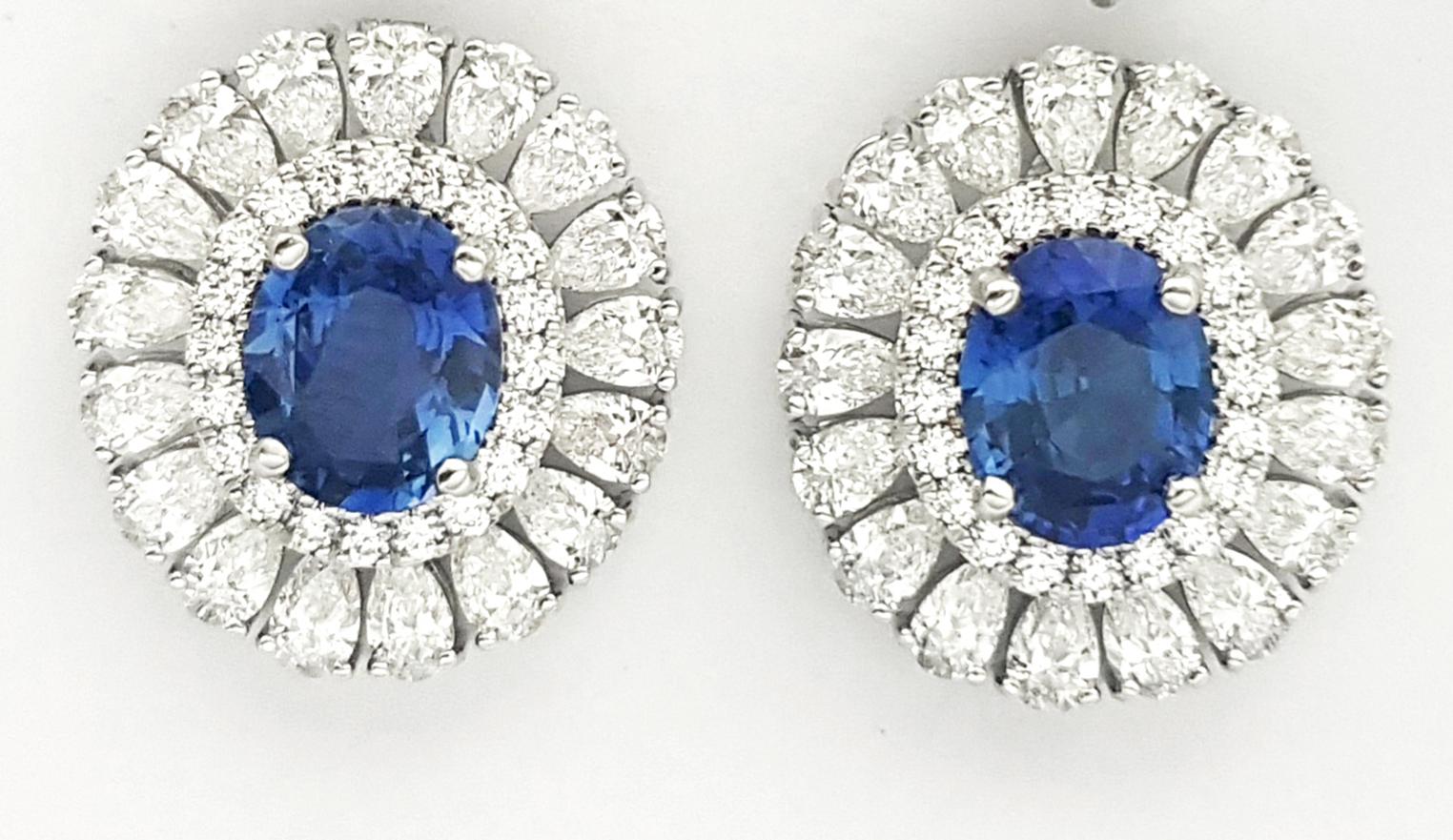 Boucles d'oreilles en or blanc 18K serties de saphirs bleus non chauffés et de diamants Pour femmes en vente