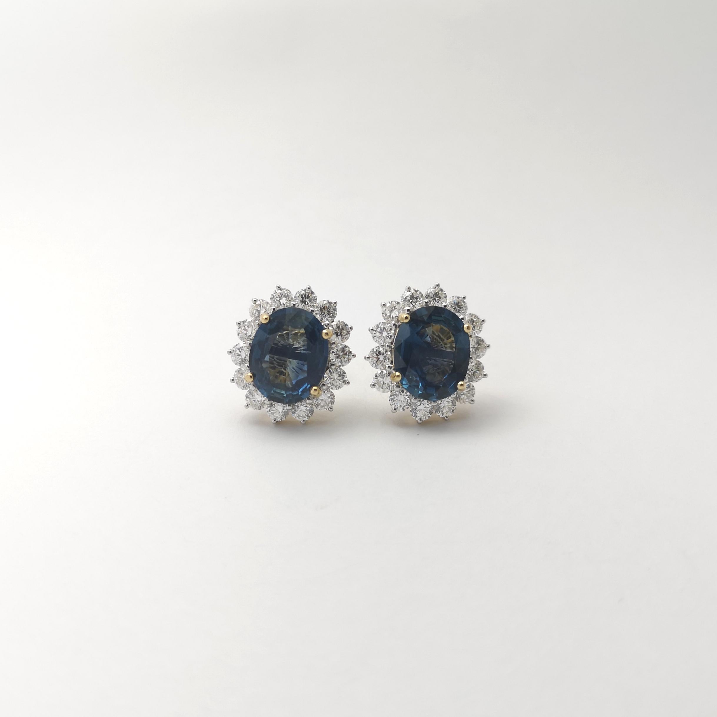 Taille ovale Boucles d'oreilles en or jaune/blanc 18 carats saphir bleu non chauffé et diamant en vente