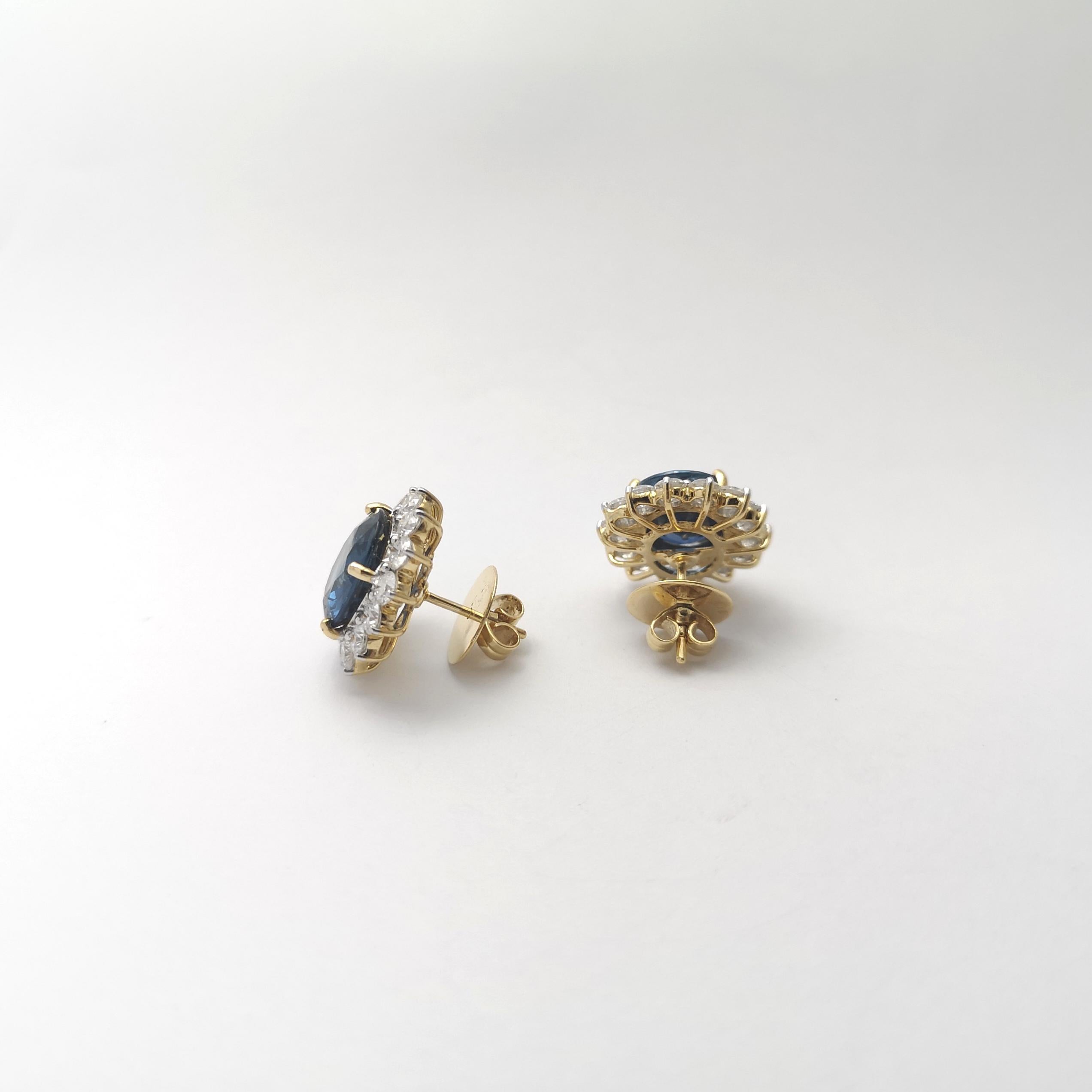 Boucles d'oreilles en or jaune/blanc 18 carats saphir bleu non chauffé et diamant en vente 1