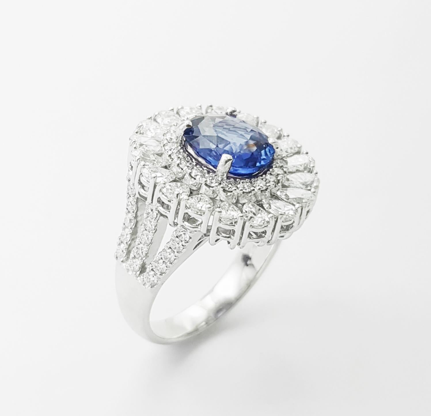 Unheated Blue Sapphire with Diamond Ring set in 18K White Gold Settings en venta 4