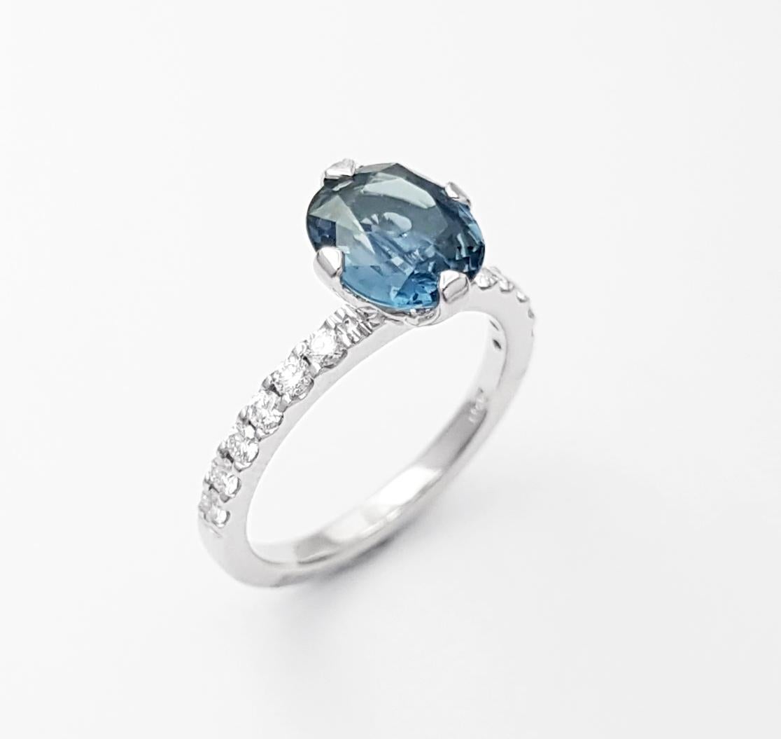 Anello con zaffiro blu non riscaldato e diamante incastonato in oro bianco 18 carati in vendita 6