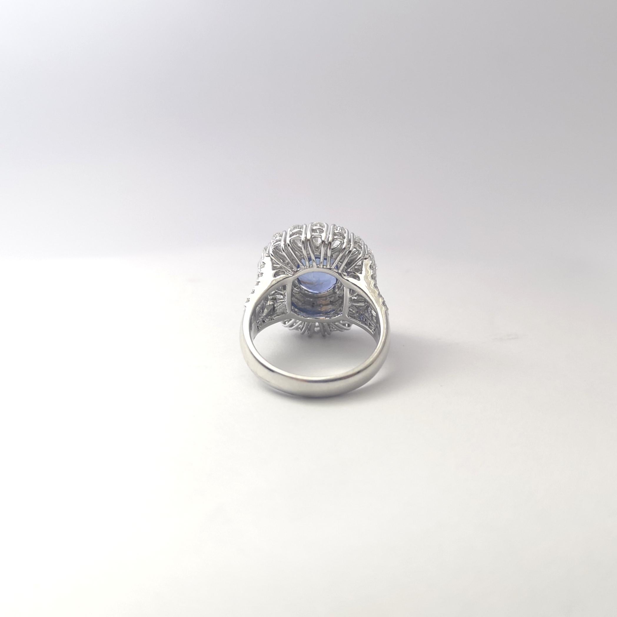 Unheated Blue Sapphire with Diamond Ring set in 18K White Gold Settings en venta 6