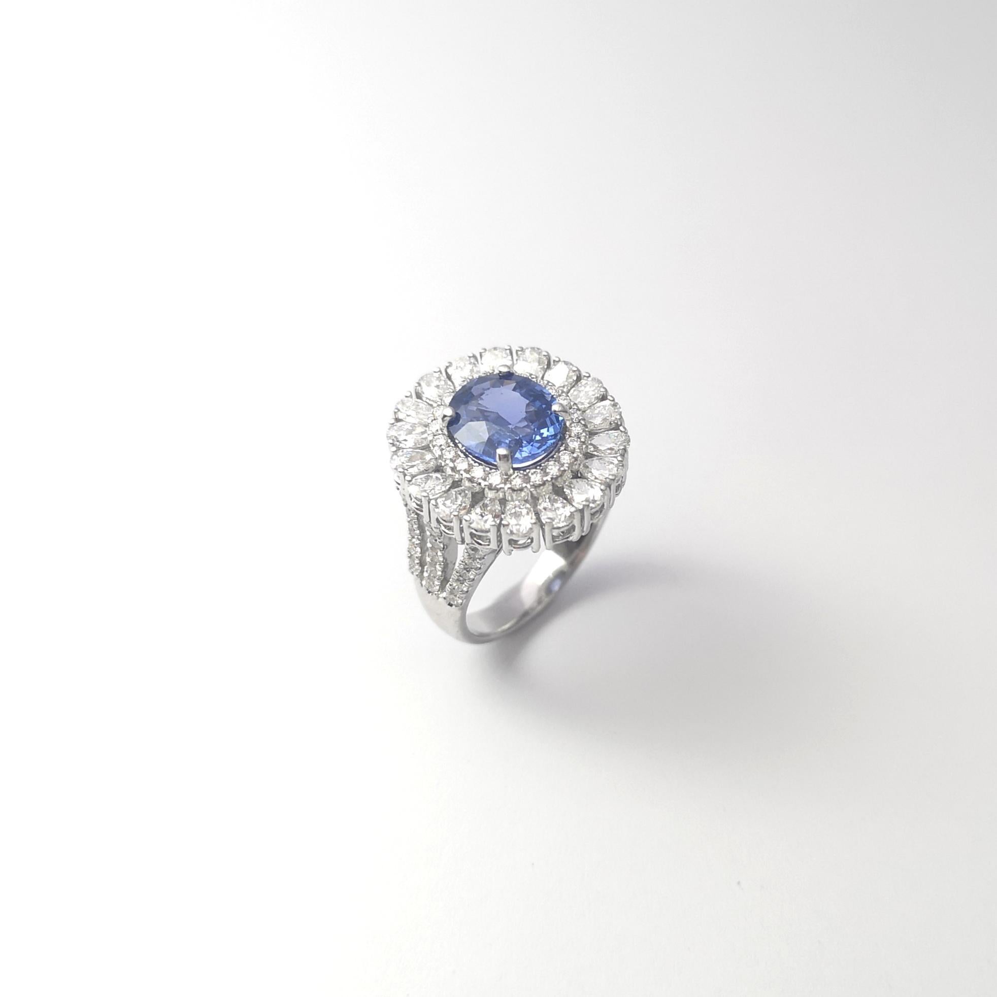 Unheated Blue Sapphire with Diamond Ring set in 18K White Gold Settings en venta 7