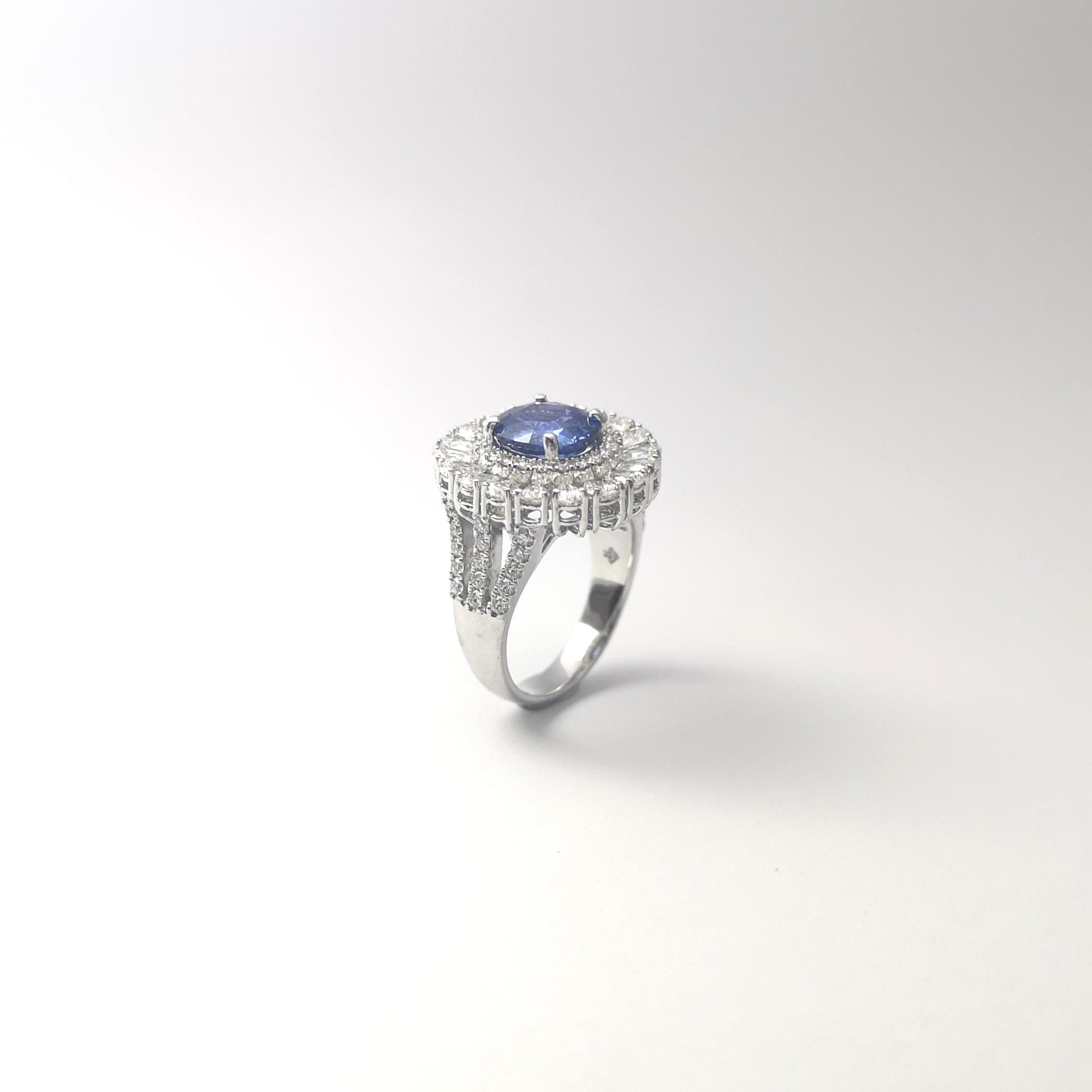 Unheated Blue Sapphire with Diamond Ring set in 18K White Gold Settings en venta 8