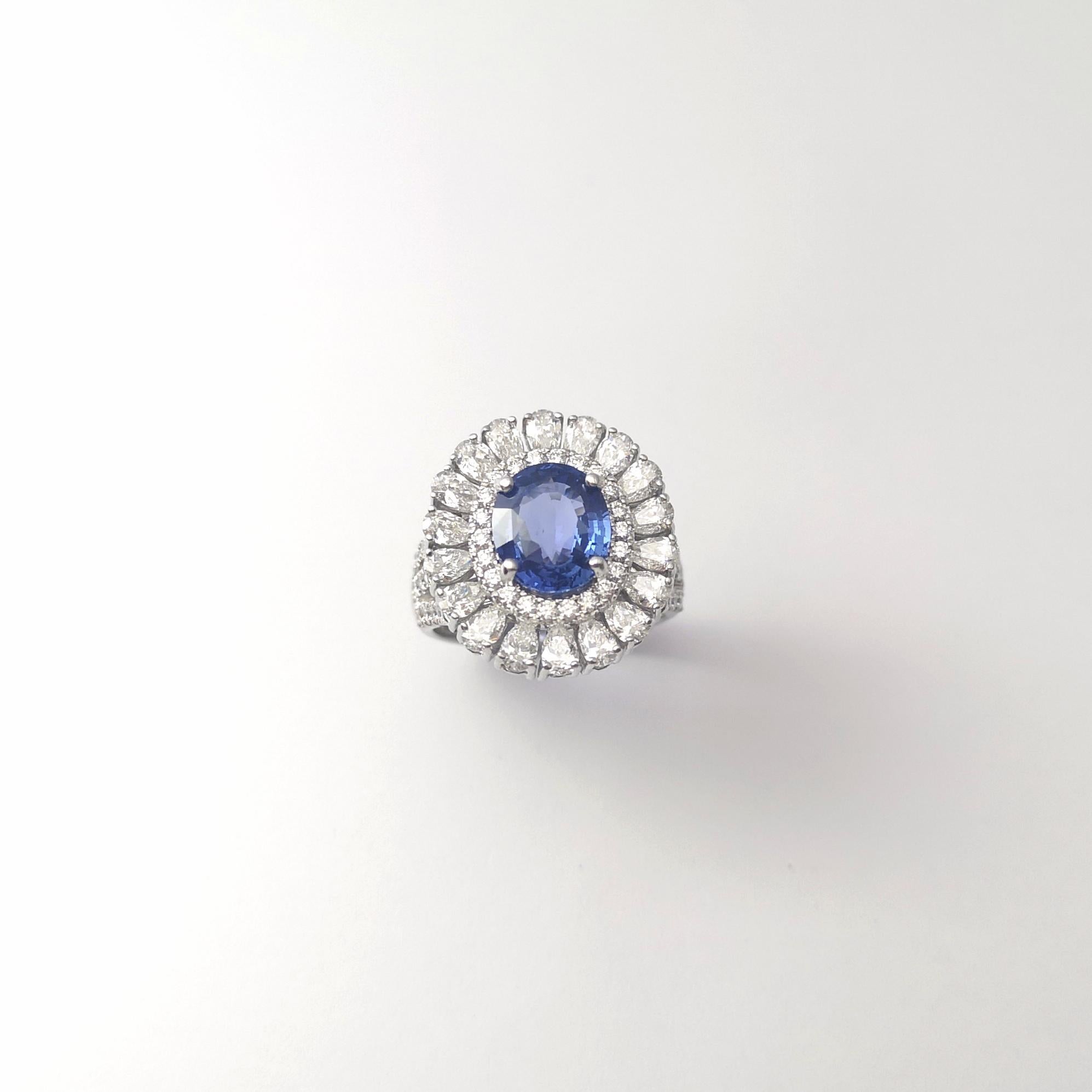 Unheated Blue Sapphire with Diamond Ring set in 18K White Gold Settings en venta 9
