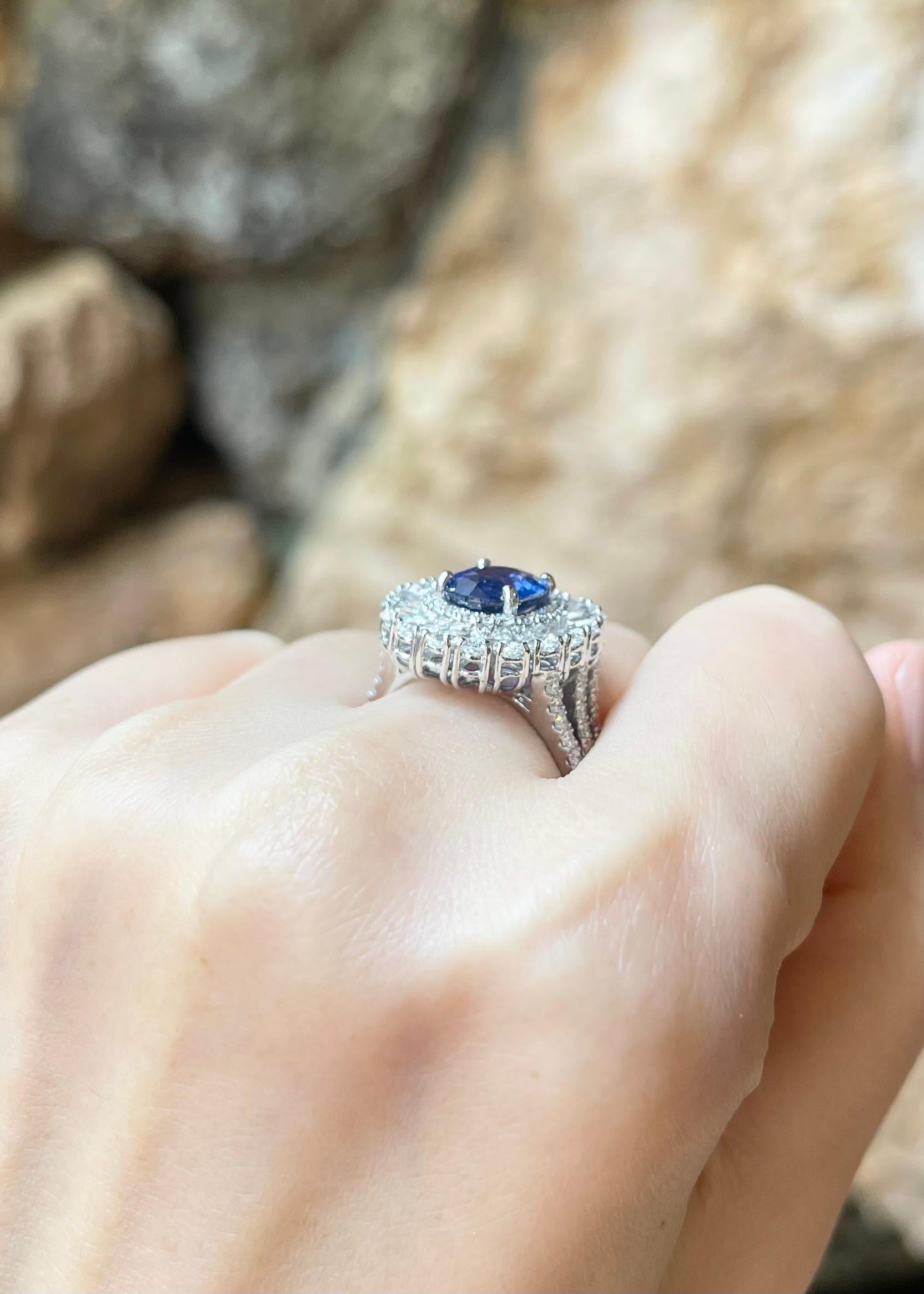 De las mujeres Unheated Blue Sapphire with Diamond Ring set in 18K White Gold Settings en venta