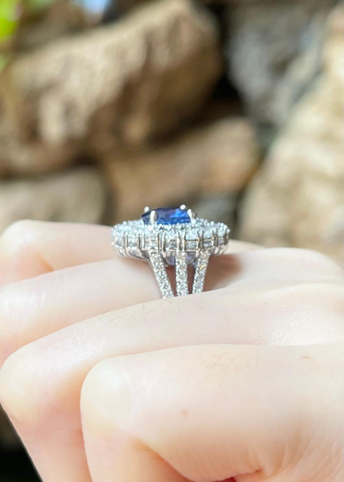 Unheated Blue Sapphire with Diamond Ring set in 18K White Gold Settings en venta 1