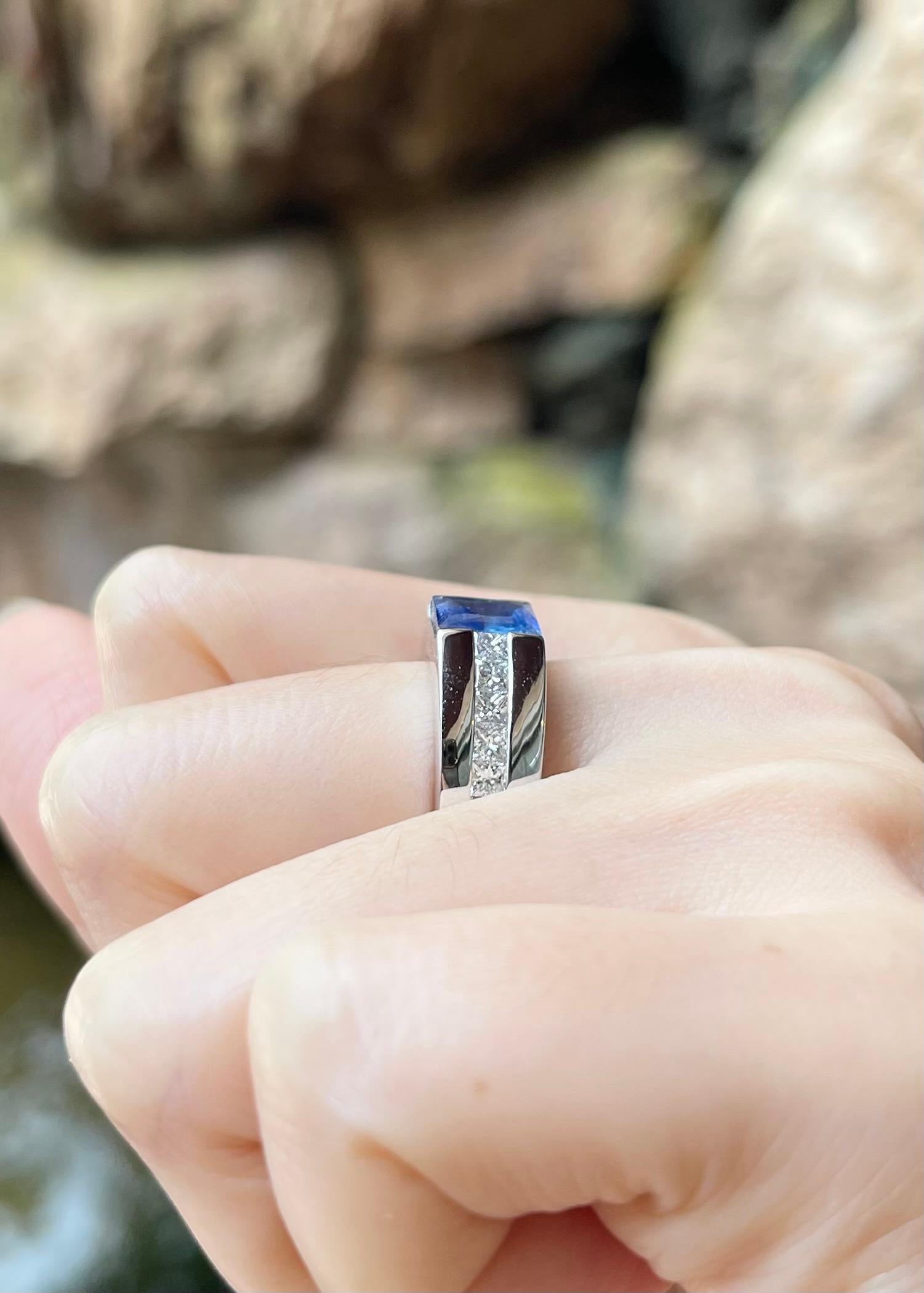 Anillo de zafiro azul no calentado con diamante engastado en oro blanco de 18 quilates en venta 1