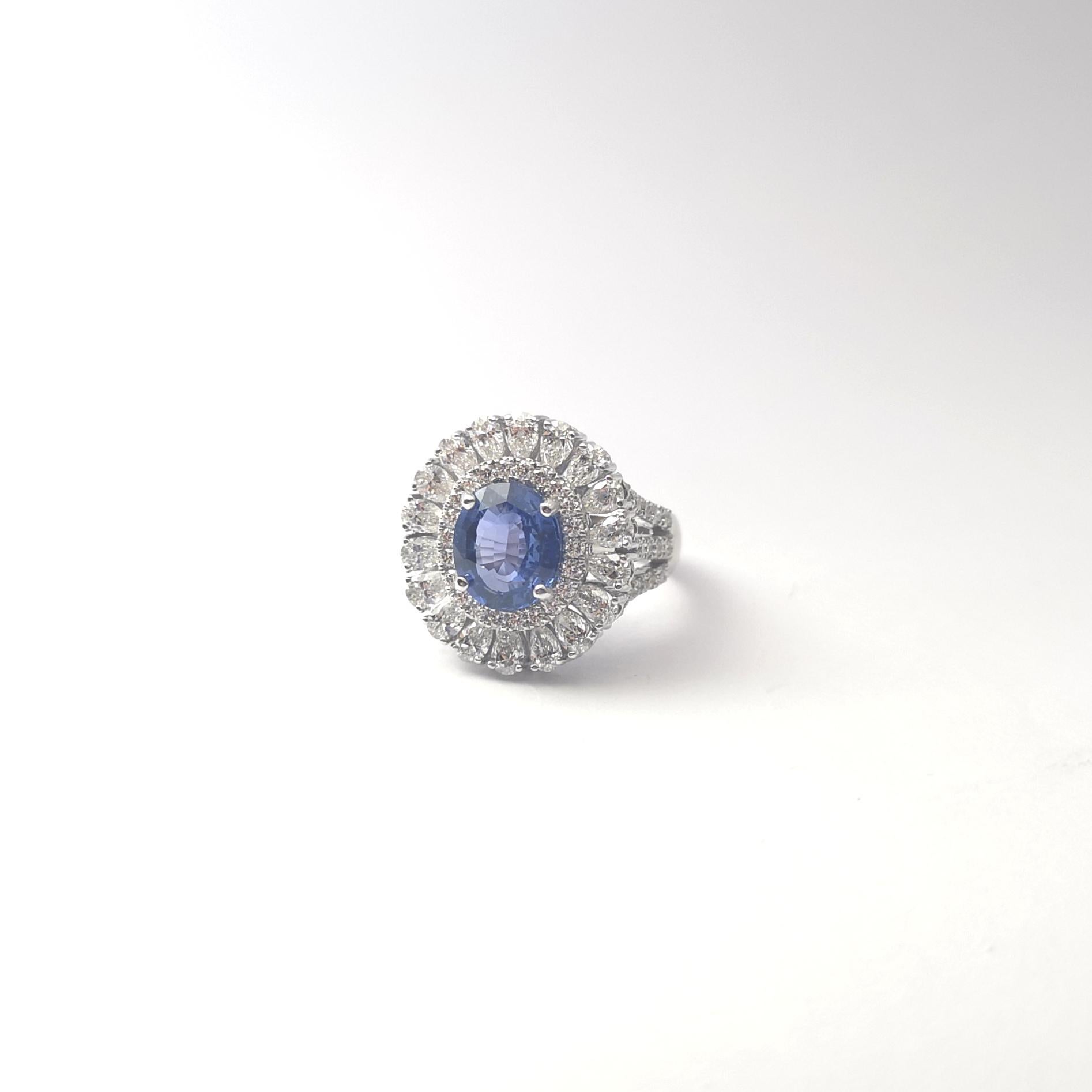 Unheated Blue Sapphire with Diamond Ring set in 18K White Gold Settings en venta 2