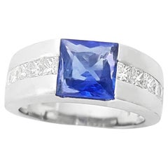 Anillo de zafiro azul no calentado con diamante engastado en oro blanco de 18 quilates