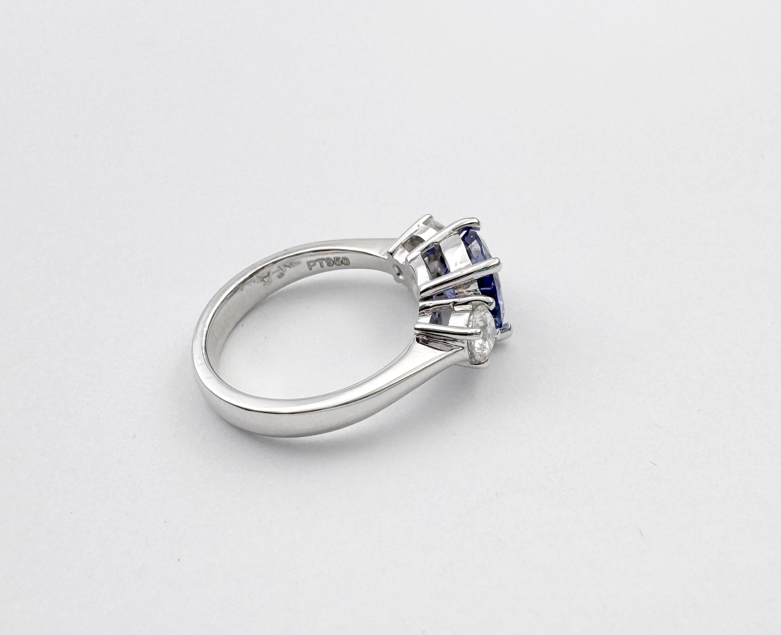 Unheated Blue Sapphire with Diamond Ring set in Platinum 950 Settings en vente 4