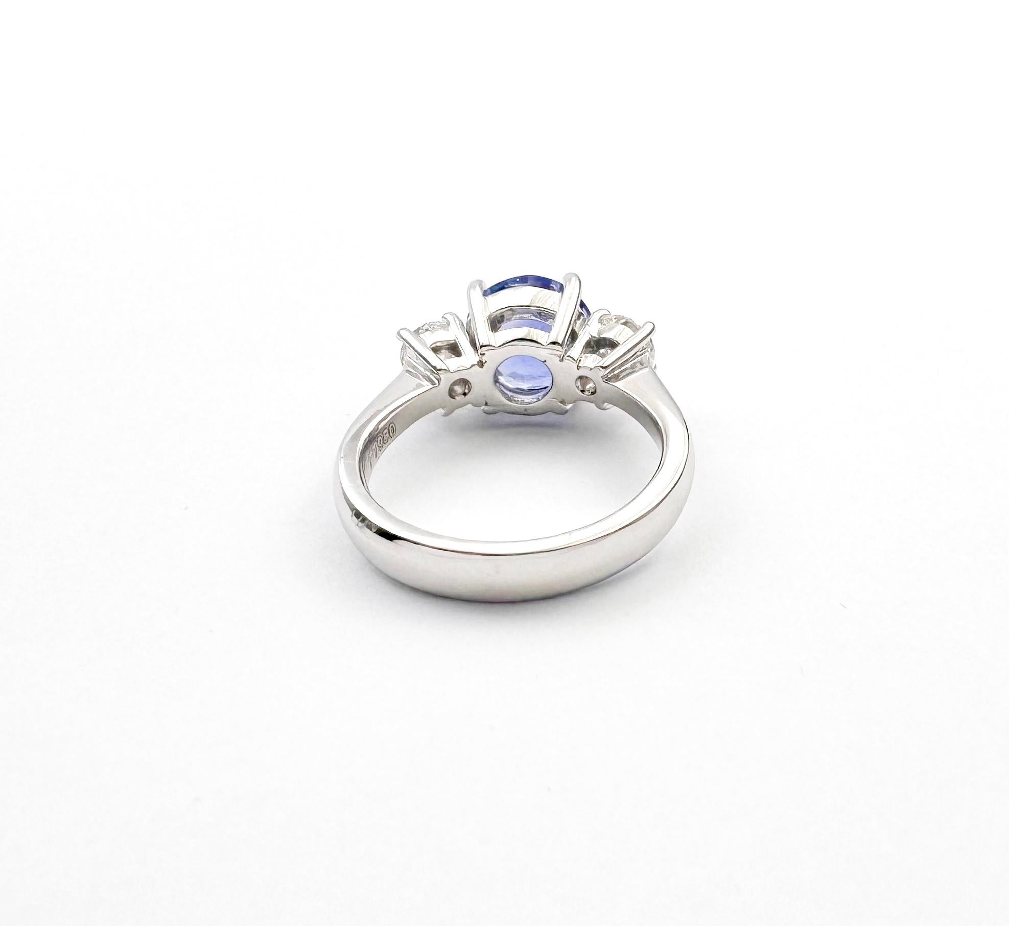 Unheated Blue Sapphire with Diamond Ring set in Platinum 950 Settings en vente 6
