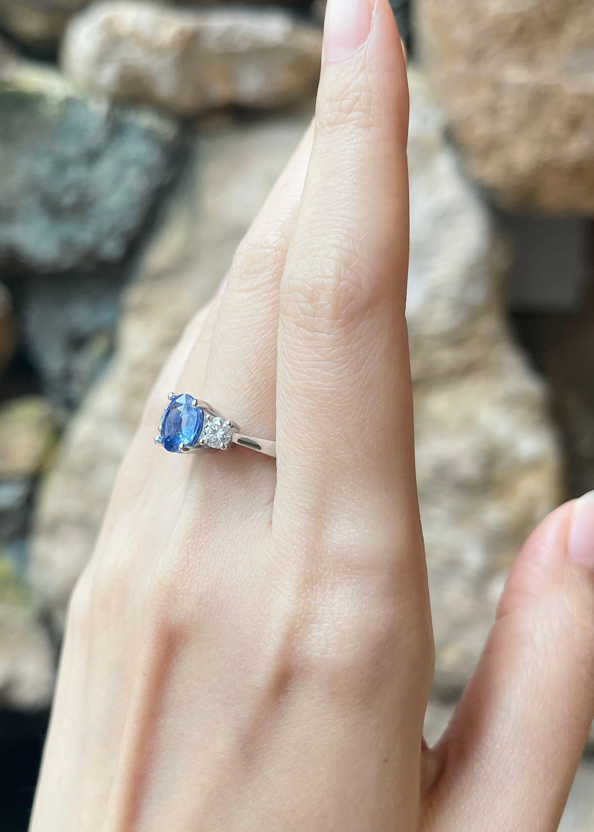 Taille ronde Unheated Blue Sapphire with Diamond Ring set in Platinum 950 Settings en vente