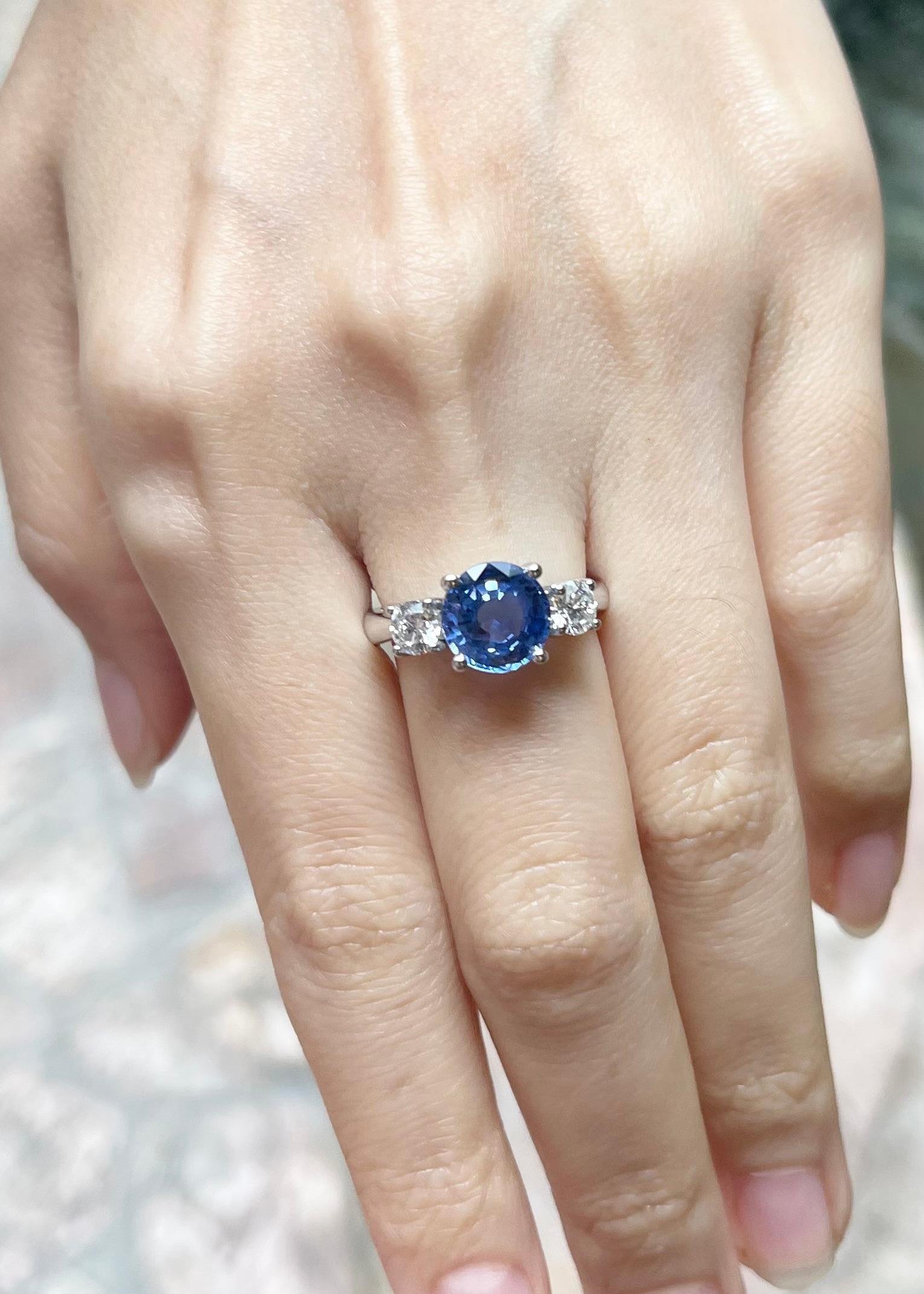 Unheated Blue Sapphire with Diamond Ring set in Platinum 950 Settings Neuf - En vente à Bangkok, TH