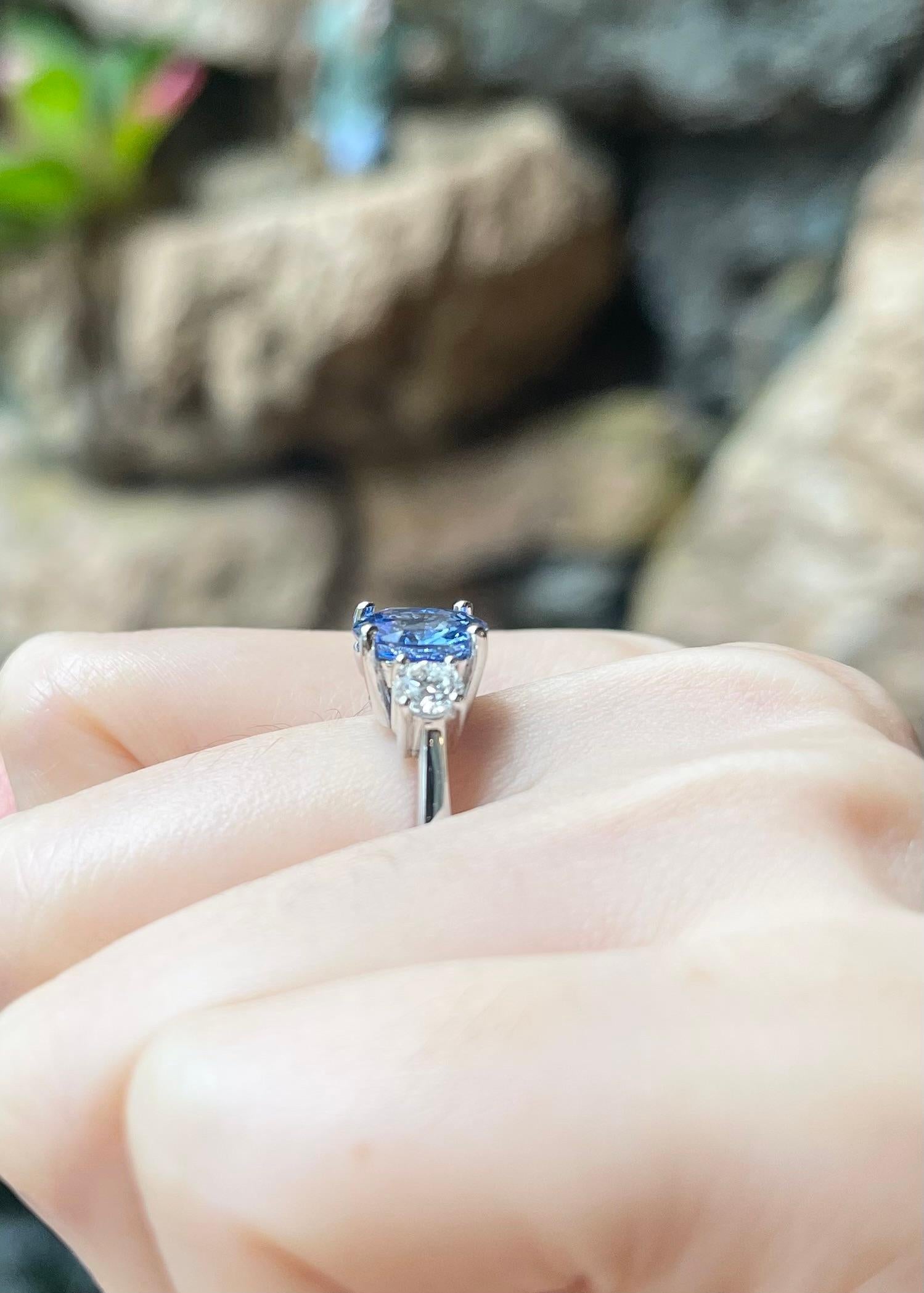 Unheated Blue Sapphire with Diamond Ring set in Platinum 950 Settings en vente 1