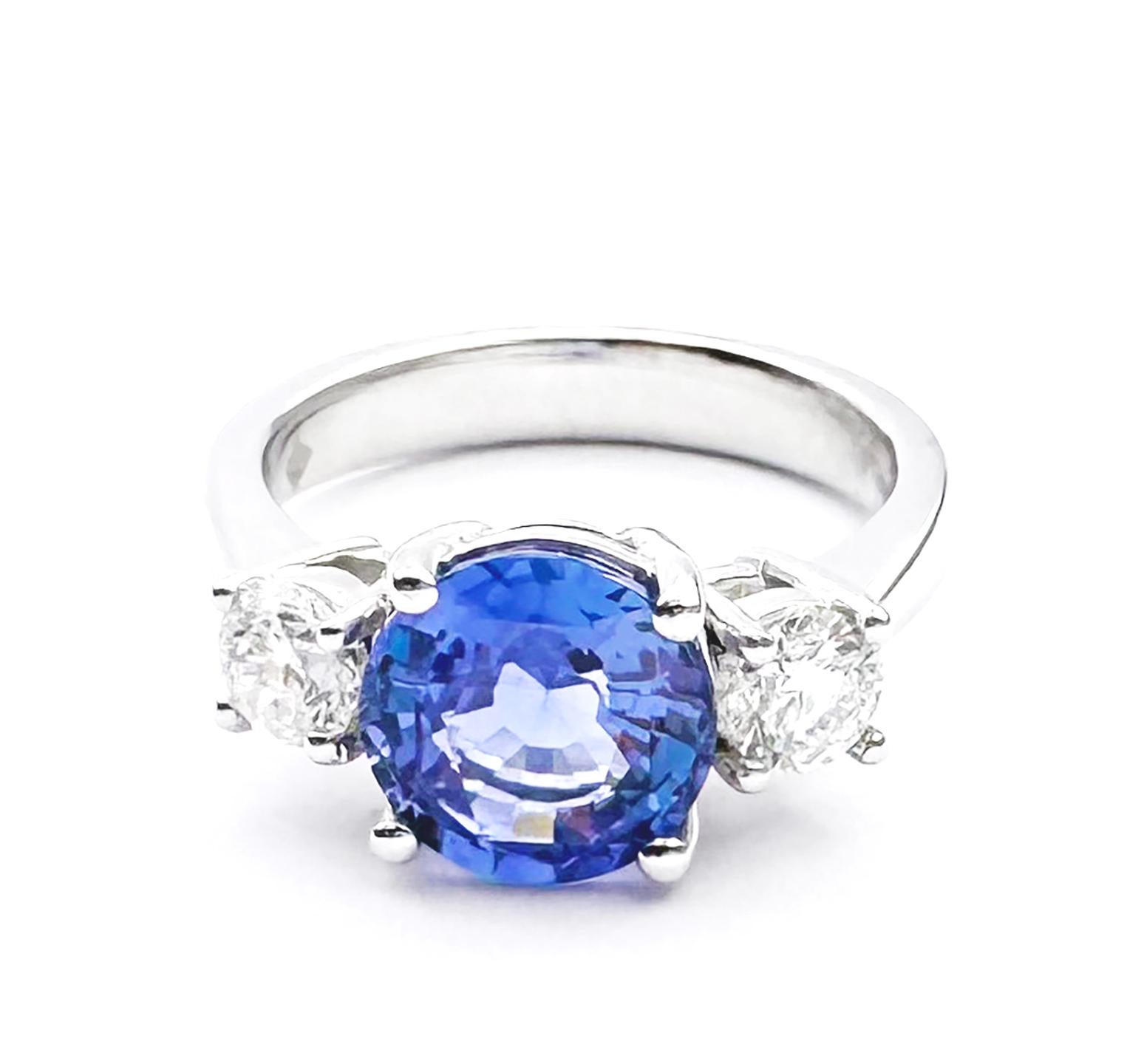 Unheated Blue Sapphire with Diamond Ring set in Platinum 950 Settings en vente 2
