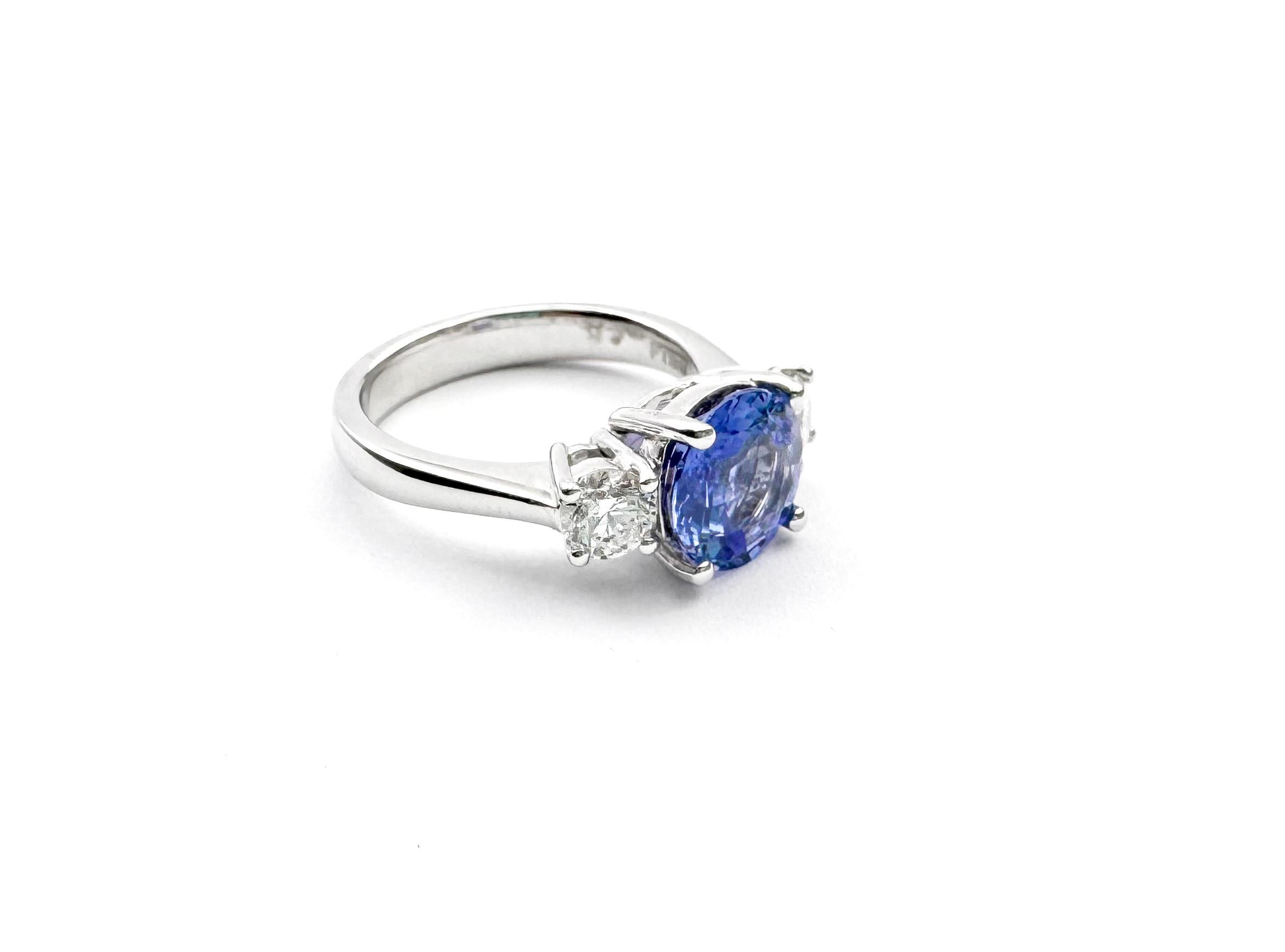 Unheated Blue Sapphire with Diamond Ring set in Platinum 950 Settings en vente 3