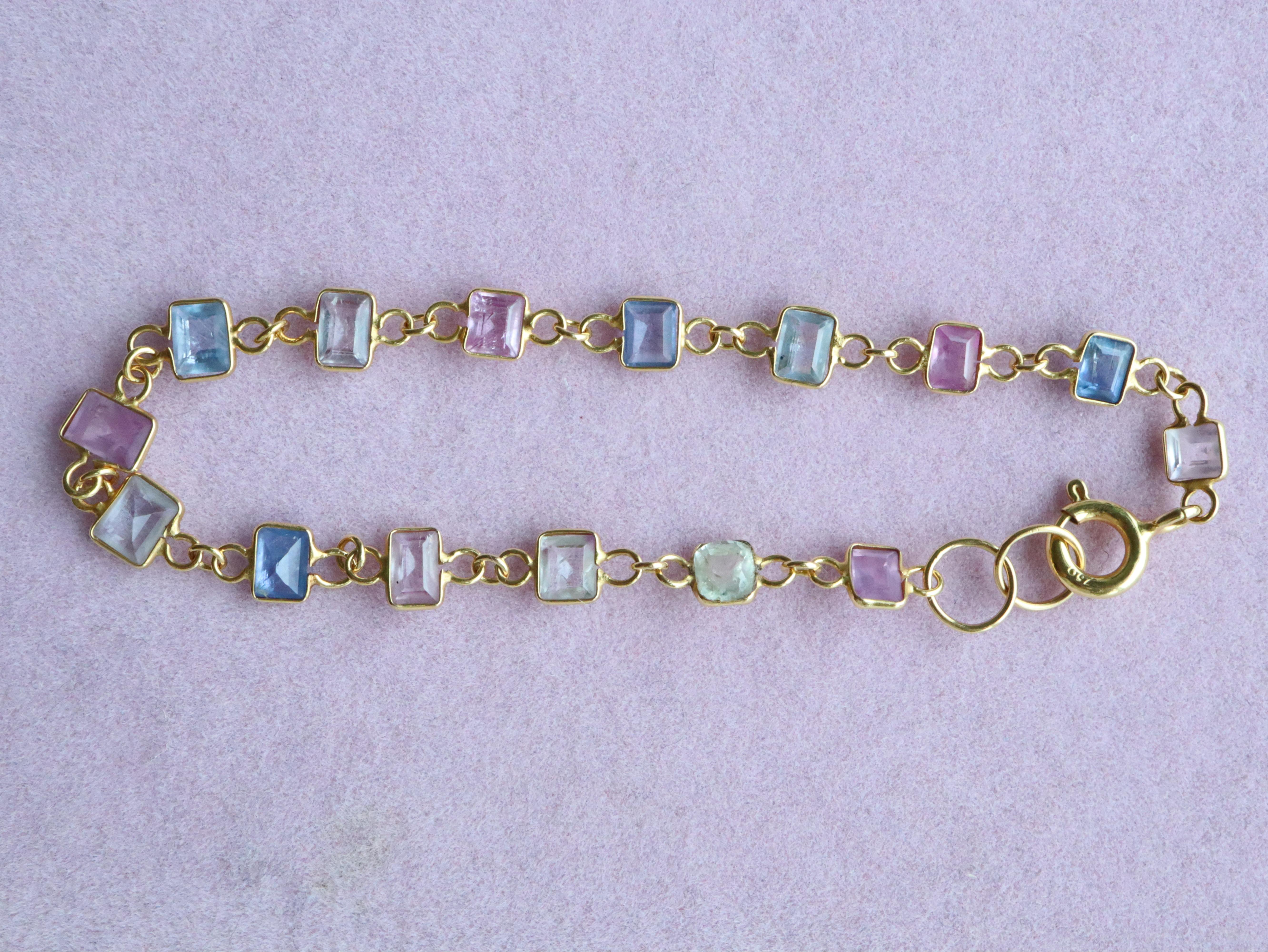 Art Déco Bracciale in oro massiccio 18 carati con zaffiro Burma Fancy Color non riscaldato in vendita
