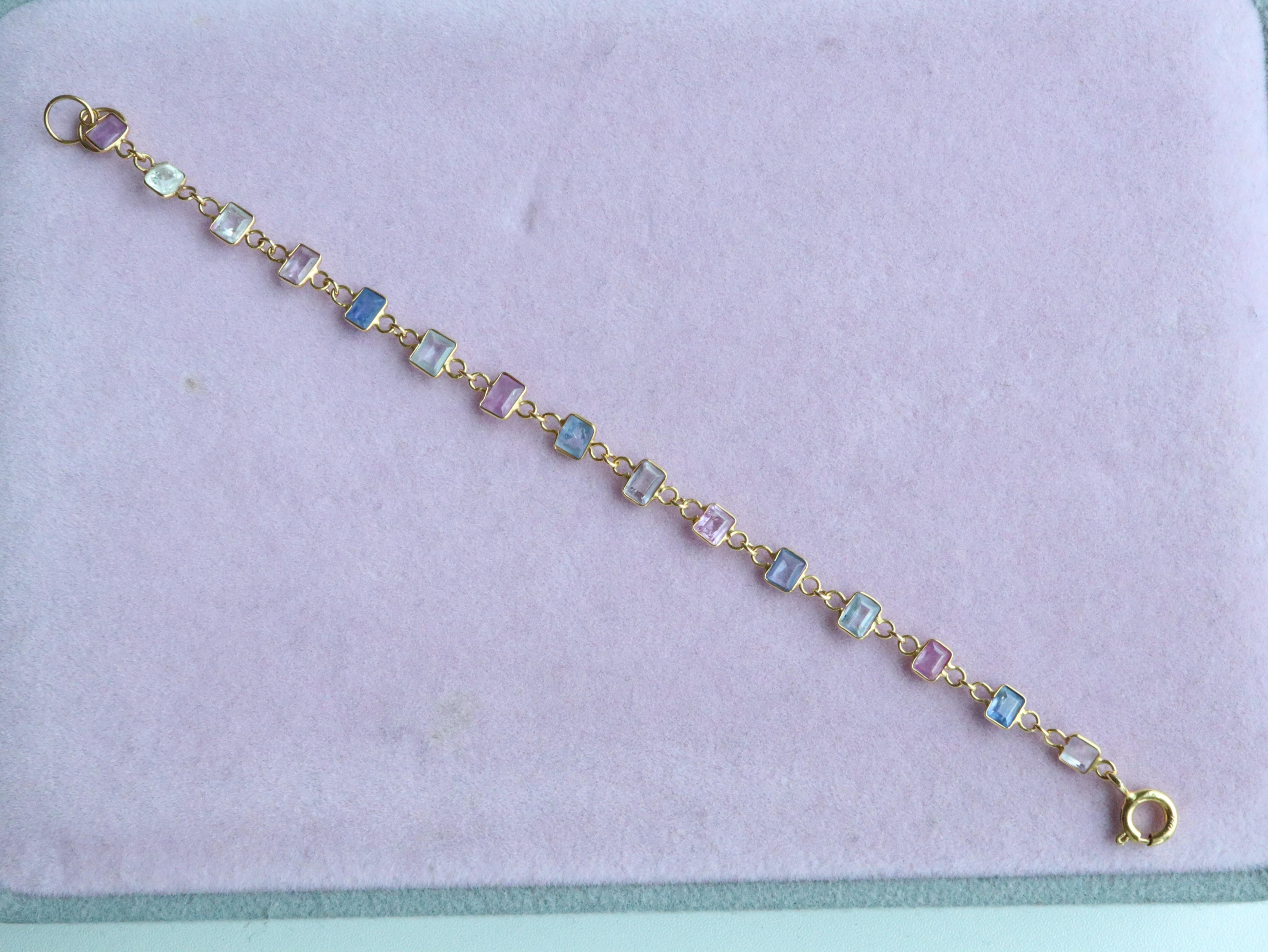 Bracciale in oro massiccio 18 carati con zaffiro Burma Fancy Color non riscaldato In condizioni ottime in vendita a Singapore, SG