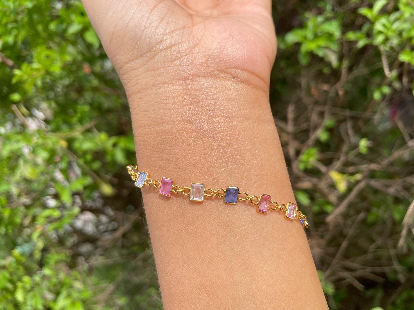 Bracciale in oro massiccio 18 carati con zaffiro Burma Fancy Color non riscaldato in vendita 3