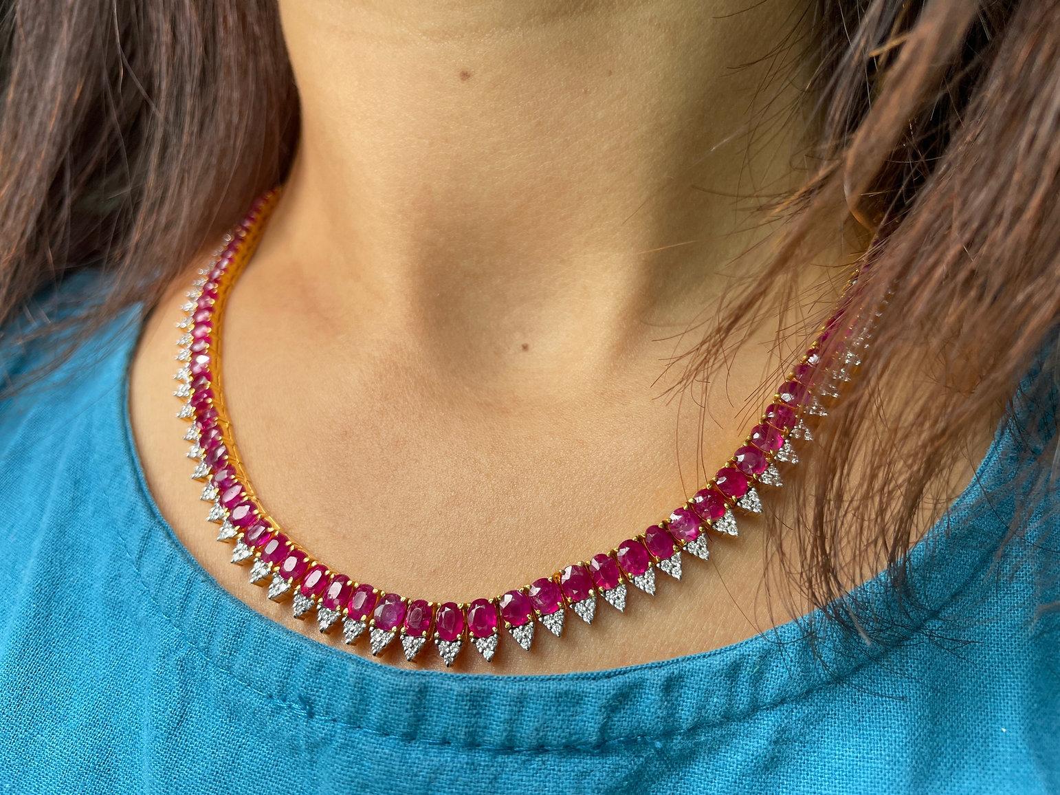 Unheated Burma Ruby Necklace with Natural Diamonds in 18k solid gold In New Condition For Sale In Singapore, SG