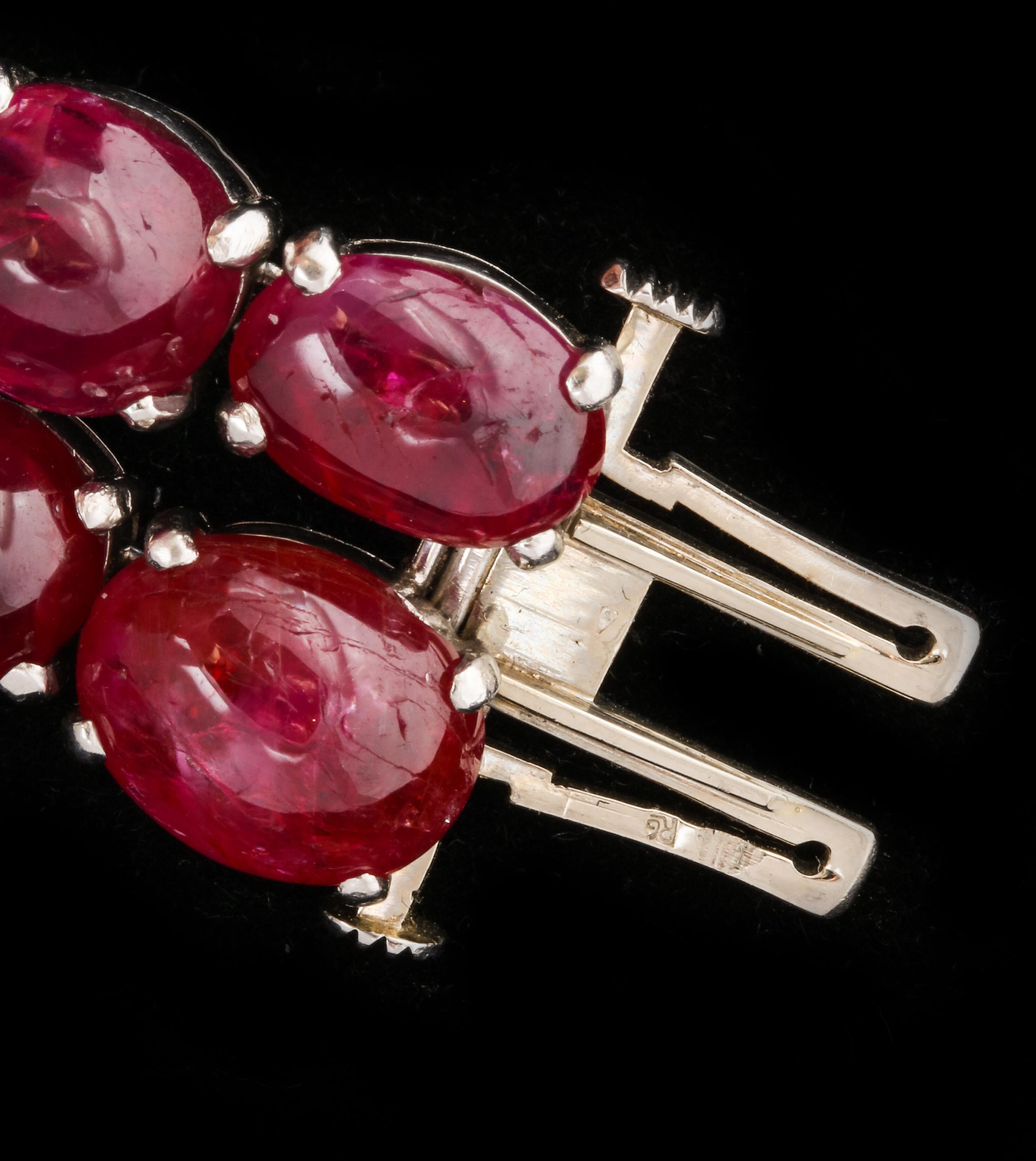 Unheated Burmese cabochon ruby and diamond bracelet In Excellent Condition In New York, NY