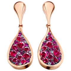 Orecchini con pave di spinello rosso rosa caldo birmano non riscaldato, rubino, diamante e zaffiro rosa