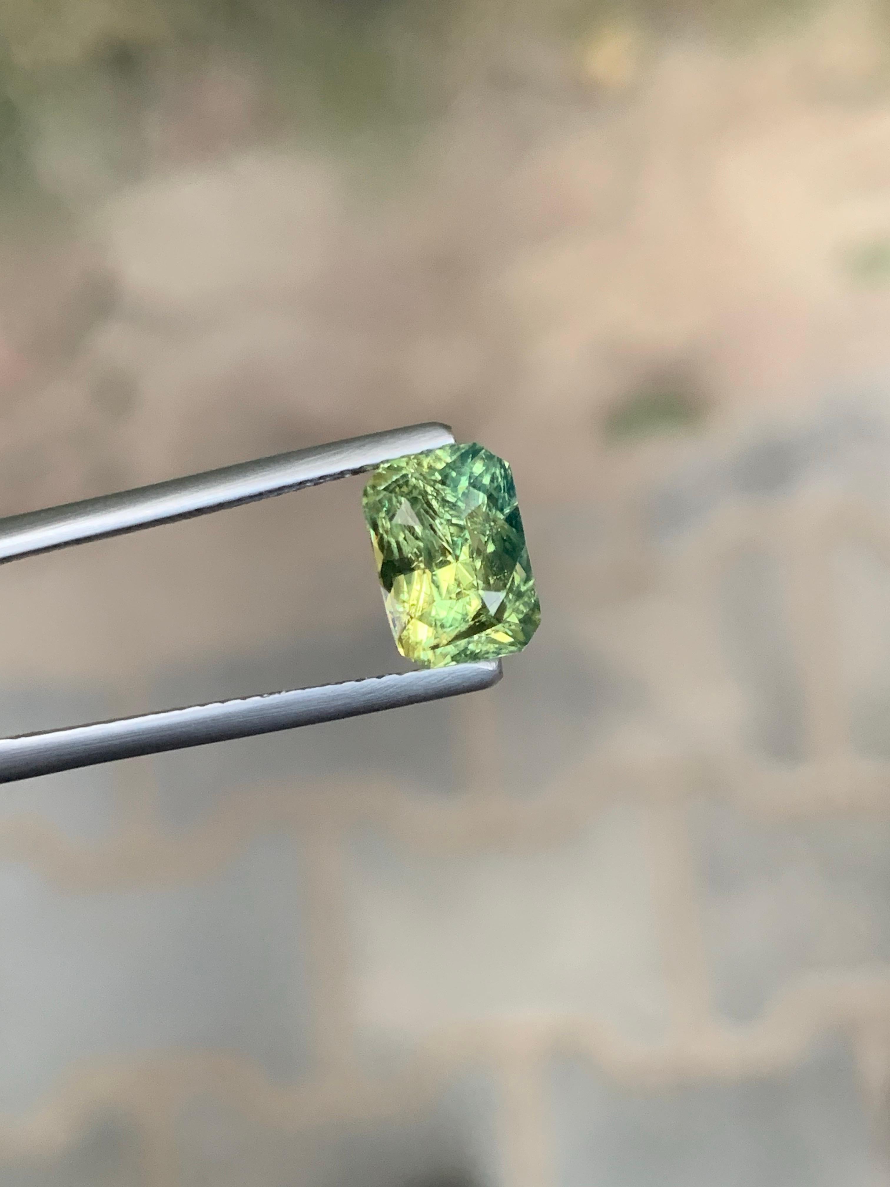 Unerhitzter zertifizierter 3,19 Karat natürlicher loser dreifarbiger Saphir Edelstein (Achteckschliff) im Angebot