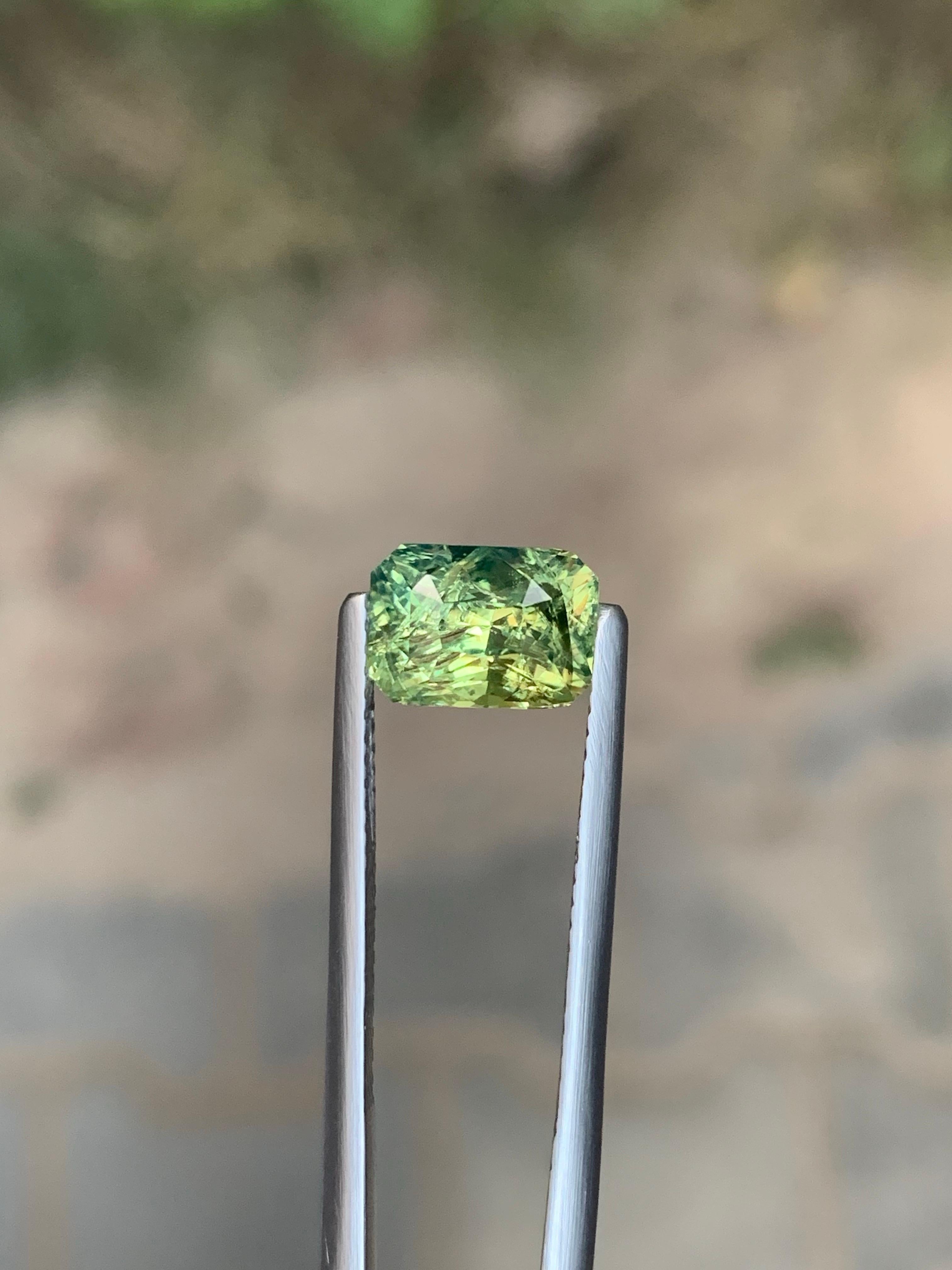 Unerhitzter zertifizierter 3,19 Karat natürlicher loser dreifarbiger Saphir Edelstein im Zustand „Neu“ im Angebot in Peshawar, PK