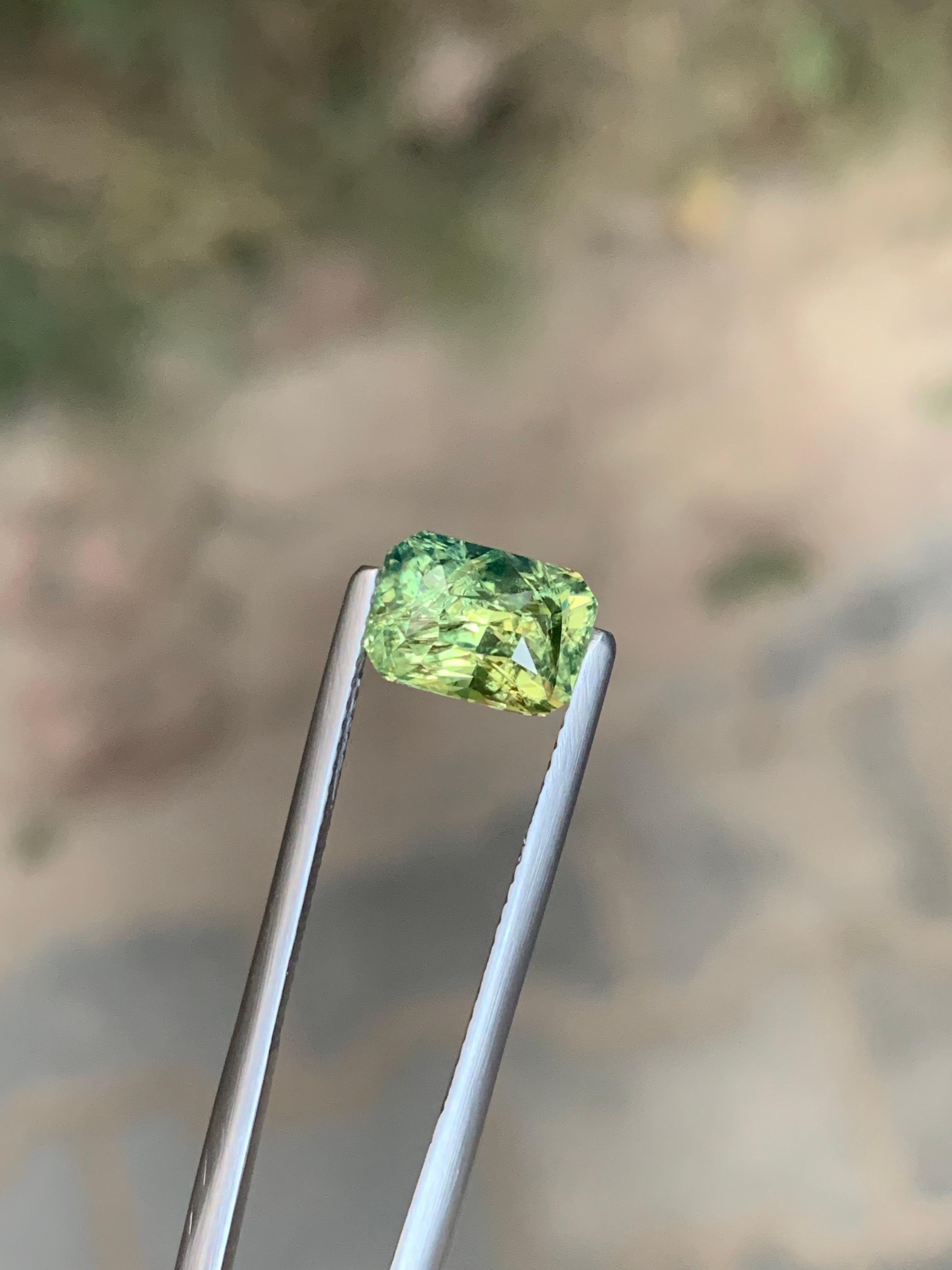 Unerhitzter zertifizierter 3,19 Karat natürlicher loser dreifarbiger Saphir Edelstein für Damen oder Herren im Angebot