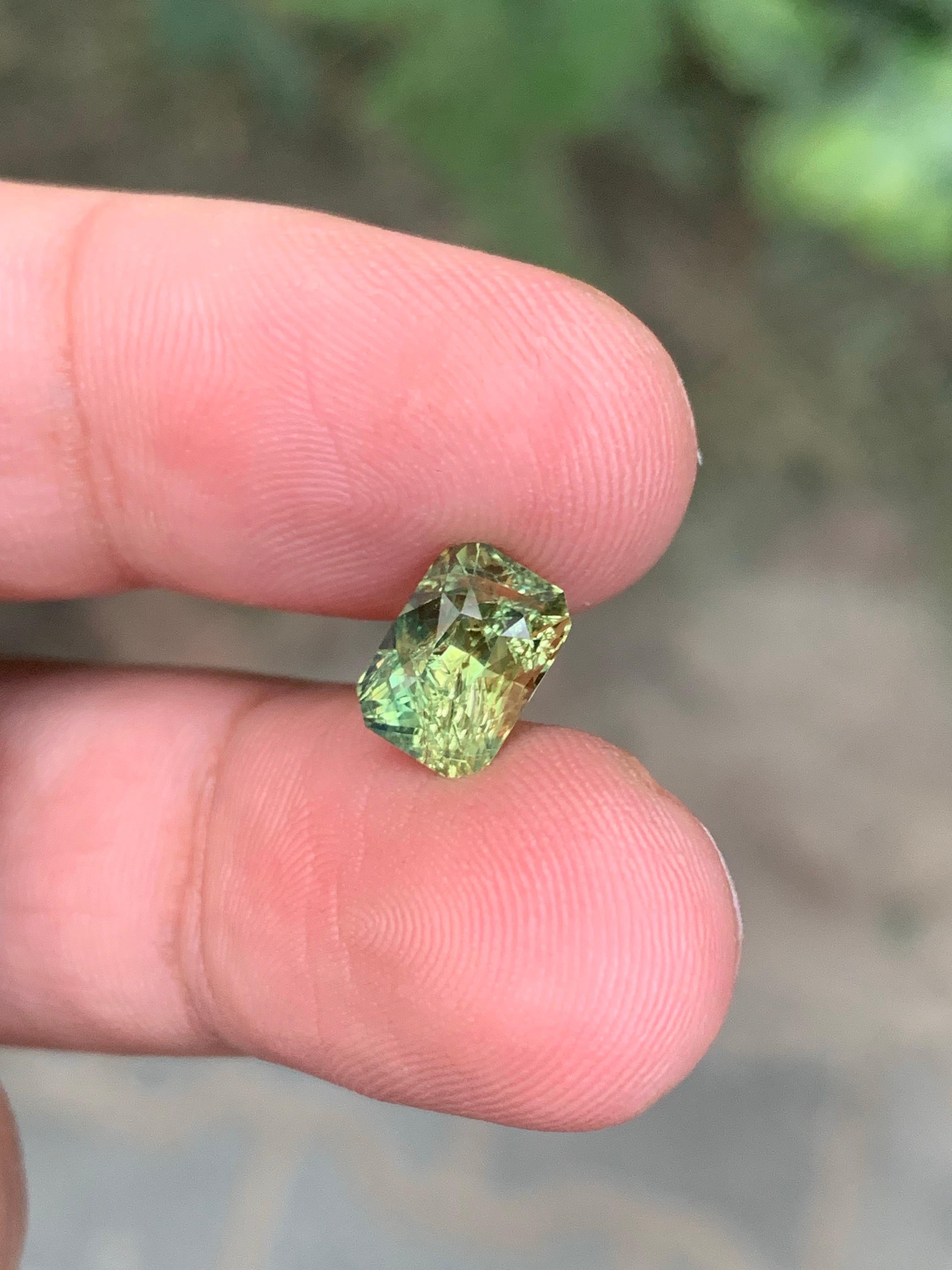 Unerhitzter zertifizierter 3,19 Karat natürlicher loser dreifarbiger Saphir Edelstein im Angebot 3