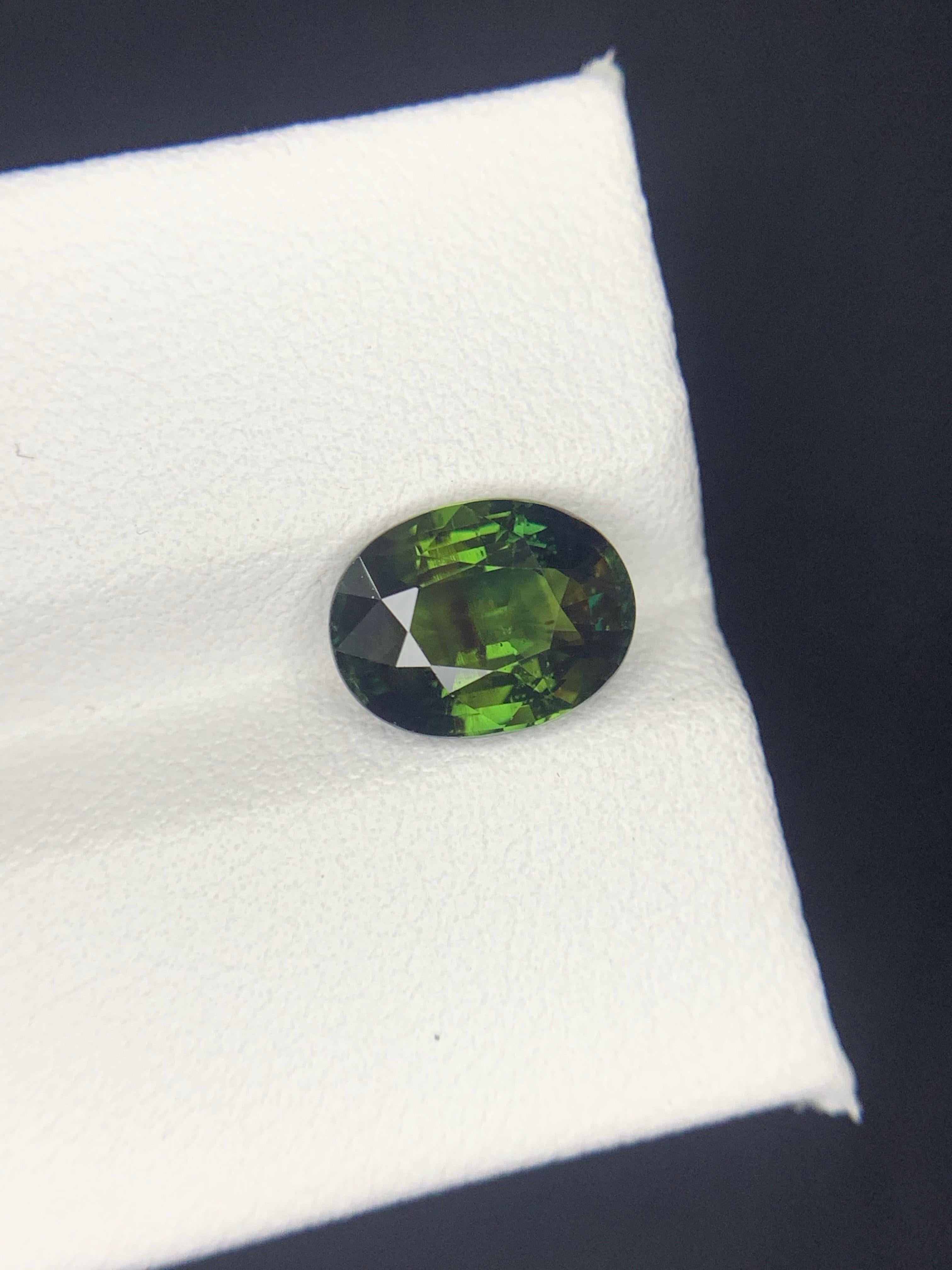 Gemma di zaffiro sciolta naturale non riscaldata certificata da 3,29 carati del Madagascar in vendita 1