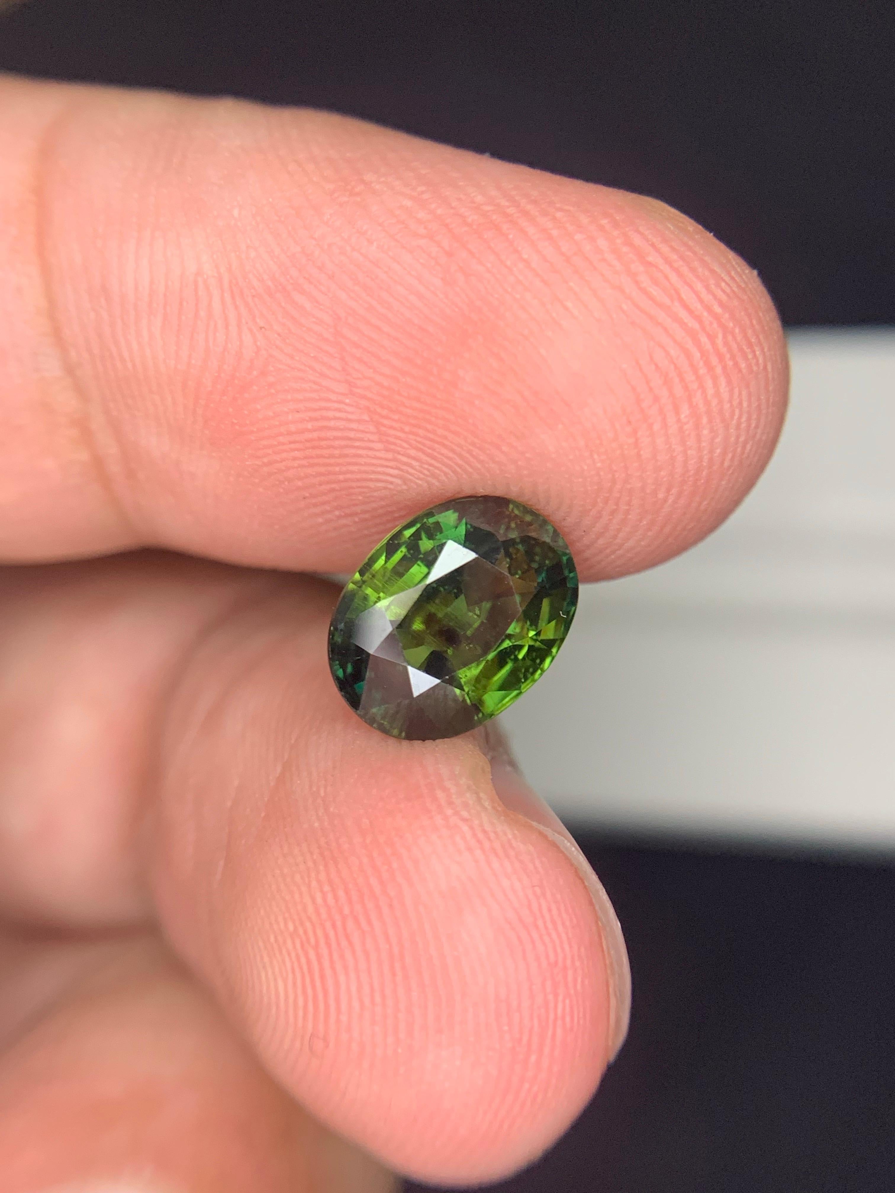 Gemma di zaffiro sciolta naturale non riscaldata certificata da 3,29 carati del Madagascar in vendita 2