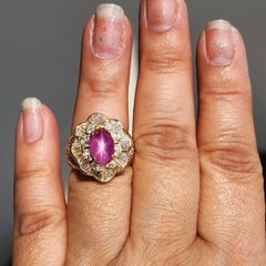 Bague cocktail étoile de Birmanie non chauffée GIA avec rubis et diamants blancs