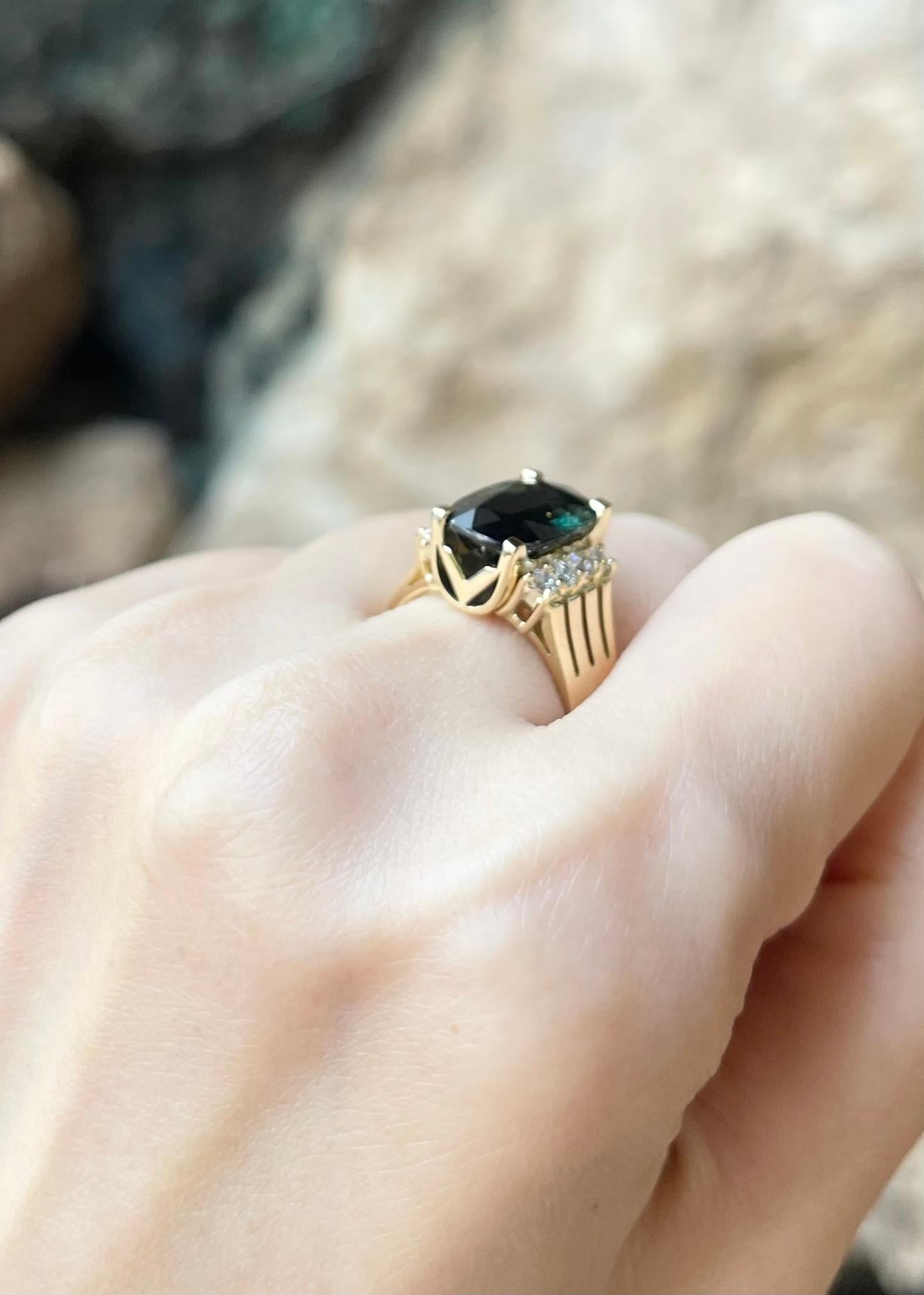 Ring mit unerhitztem grünem Saphir und Diamant in 18 Karat Goldfassungen gefasst Damen im Angebot