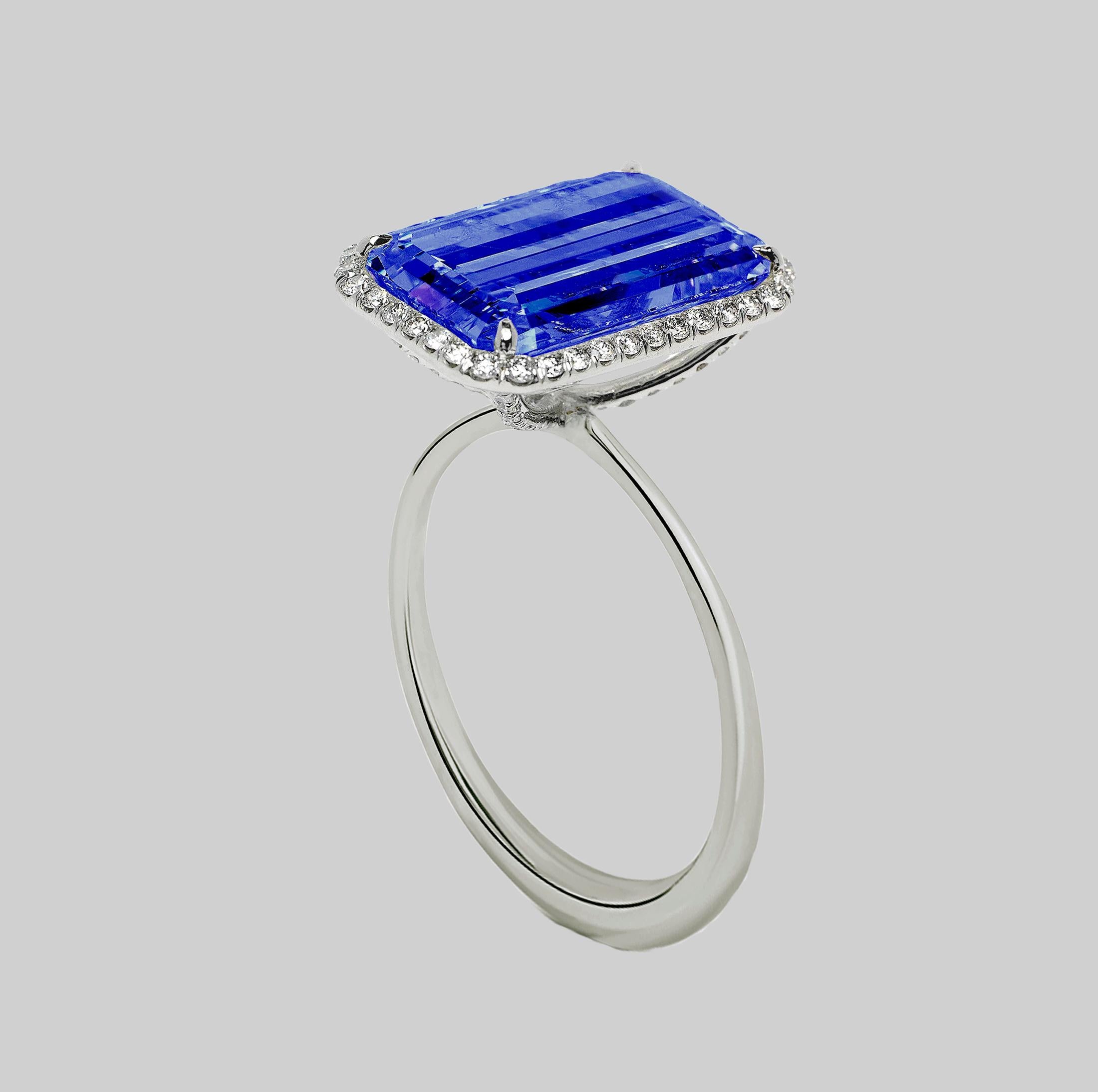 An exquisite unheated large blue sapphire from Srilanka with a phenomenal color a royal blue vivid hue. The sapphire has not been treated in any way is a pristine emerald cut sapphire that has eye clean with vs clarity.

A stone of this size with