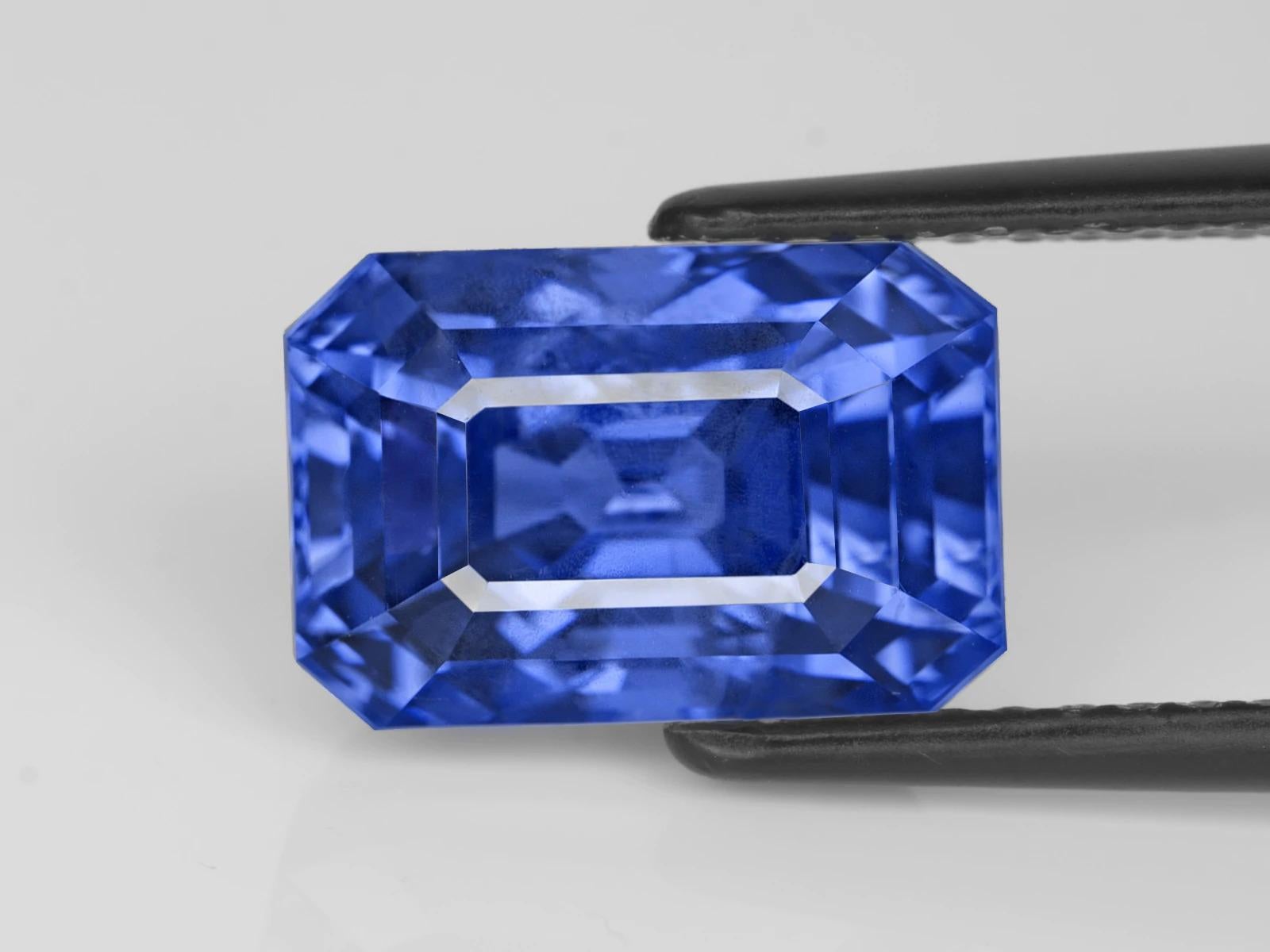 Taille émeraude Bague GRS Suisse 9 carats taille émeraude bleu roi Sri Lanka saphir non chauffé en vente