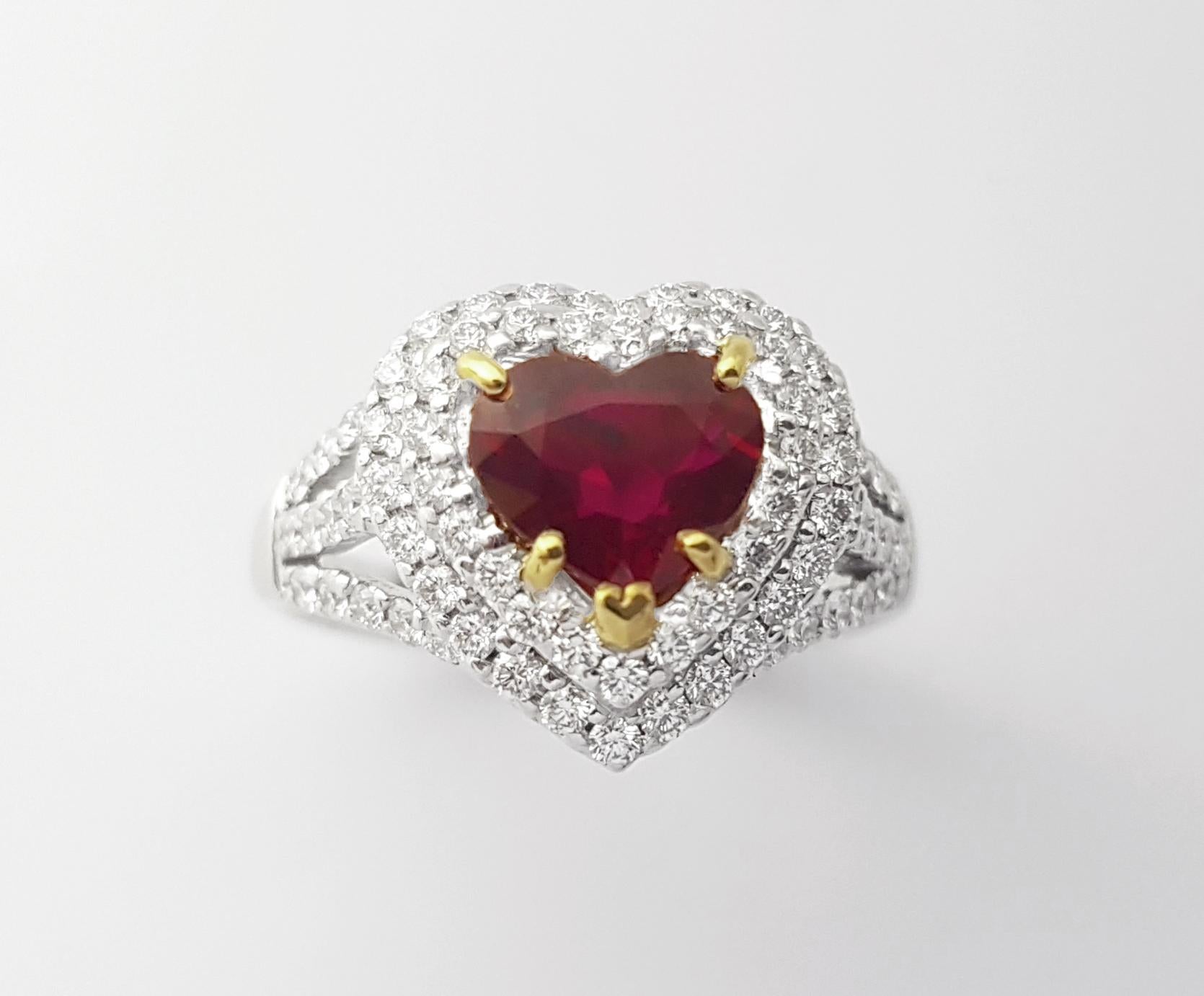 Unerhitzter herzförmiger burmesischer Rubin mit Diamantring in 18K Weißgold im Angebot 6