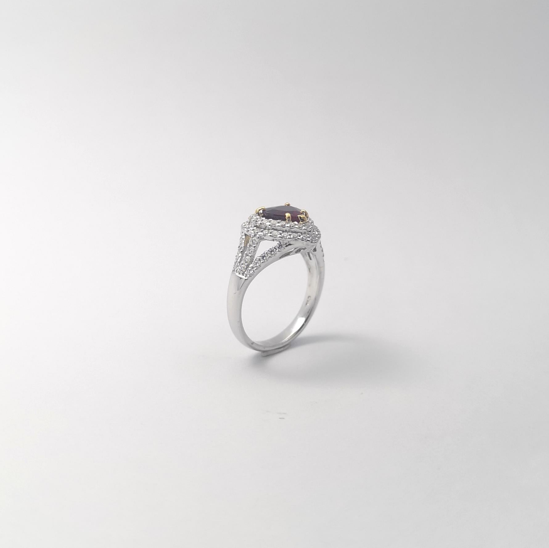 Unerhitzter herzförmiger burmesischer Rubin mit Diamantring in 18K Weißgold im Angebot 7