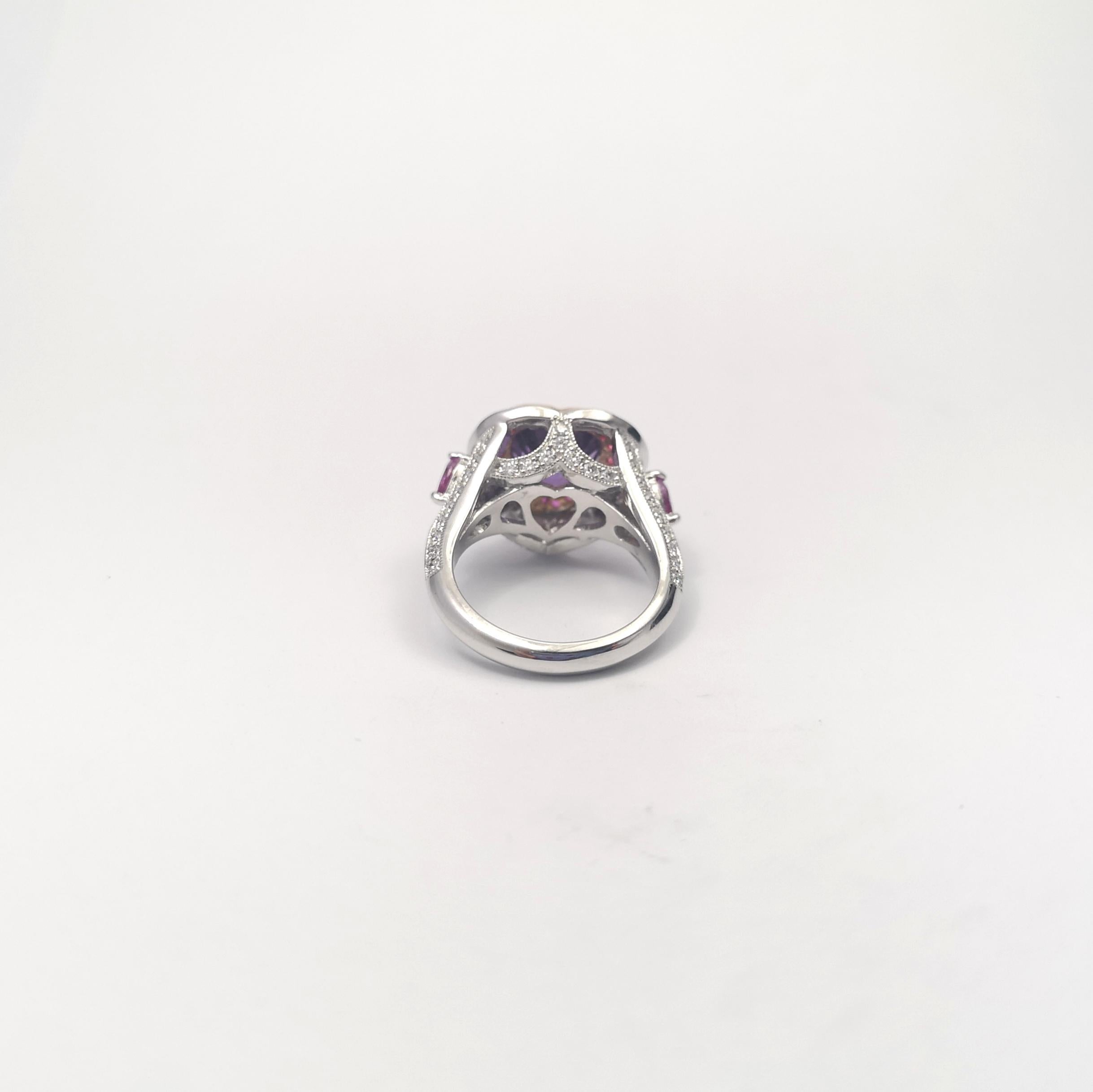 Bague en or 18 carats en forme de cœur non chauffé, saphir violet, saphir rose et diamant en vente 4