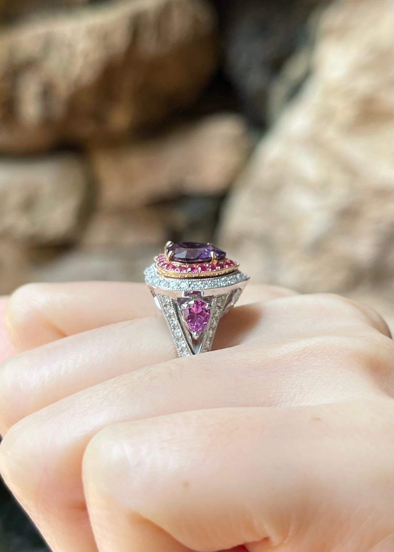 Bague en or 18 carats en forme de cœur non chauffé, saphir violet, saphir rose et diamant en vente 1