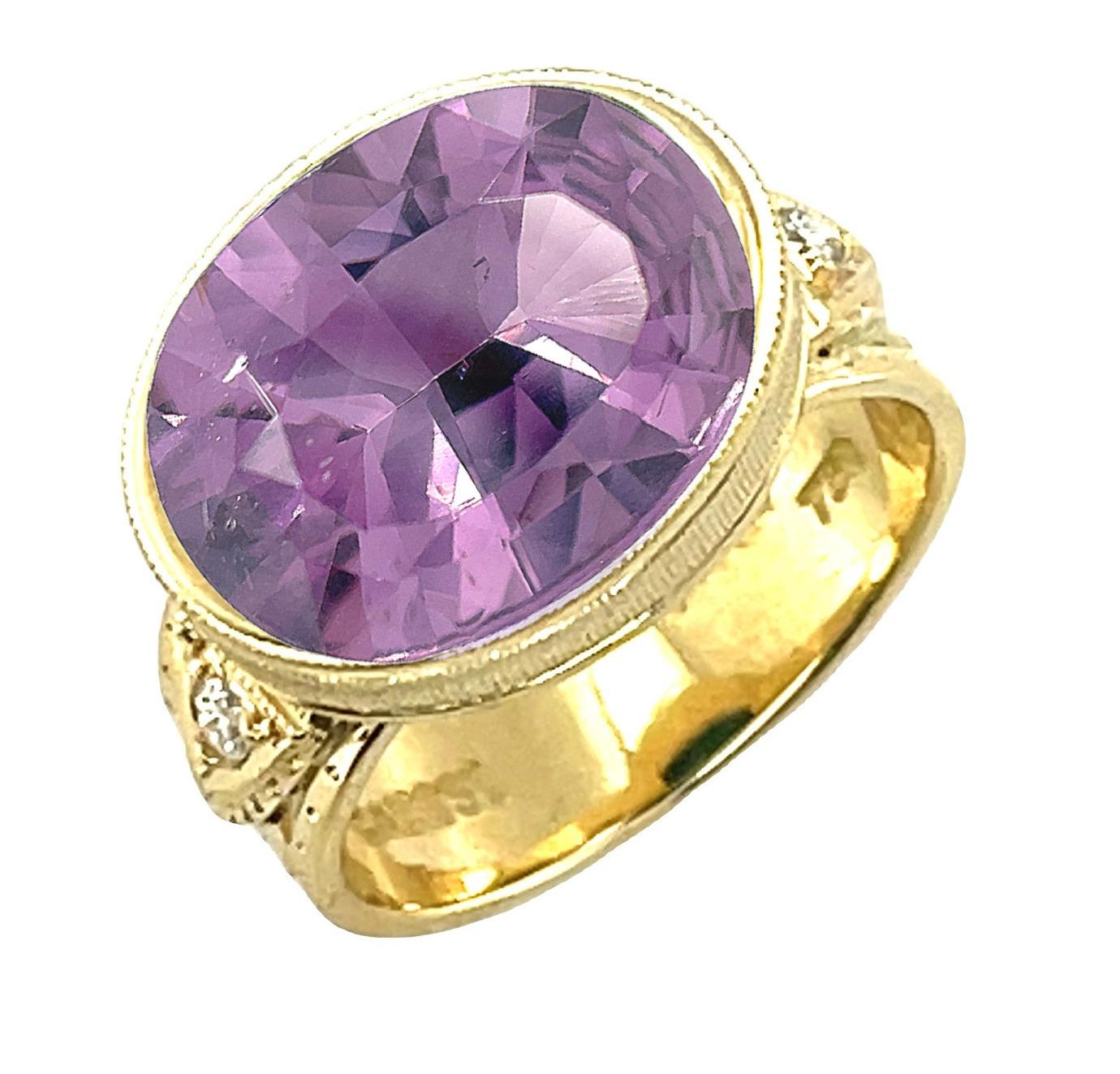 Unheated Lavender Purple Spinel 3.91 Carats, Loose Gemstone for Ring or Pendant For Sale 2