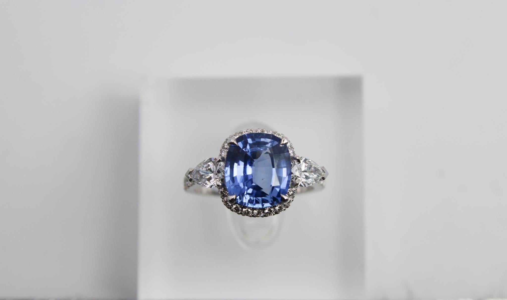 Oval Cut Unheated Natural Sapphire 4.13 ct Ring in 18K White Gold with Diamonds, Ceylon For Sale