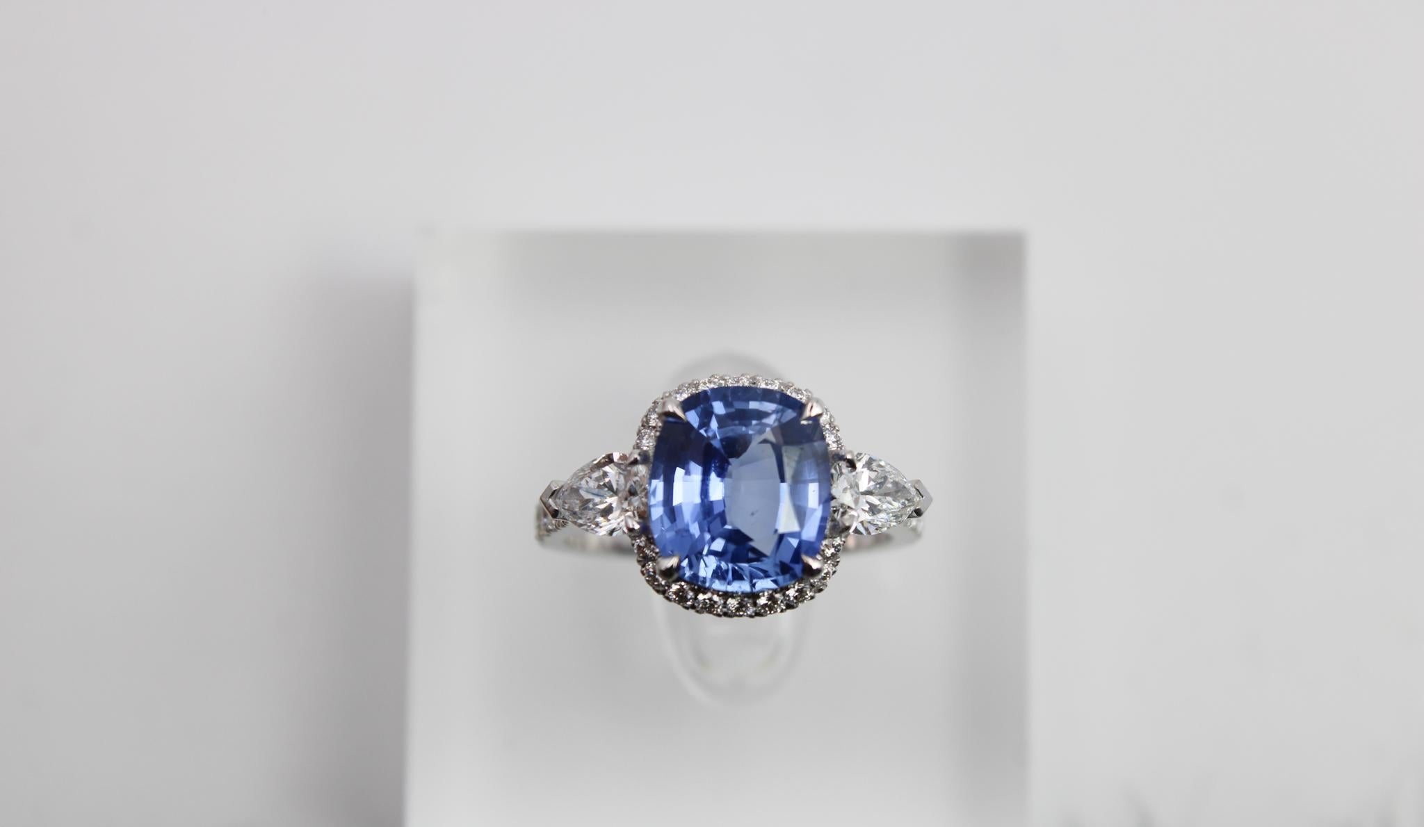 Unheated Natural Sapphire 4.13 ct Ring in 18K White Gold with Diamonds, Ceylon In New Condition For Sale In Roma, IT