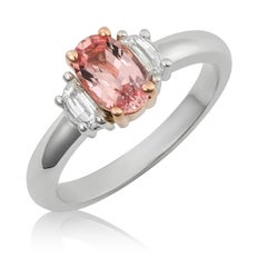 Gemma di zaffiro Padparadscha non riscaldata da 1,00 carati in anello di platino con 18KRG e diametro