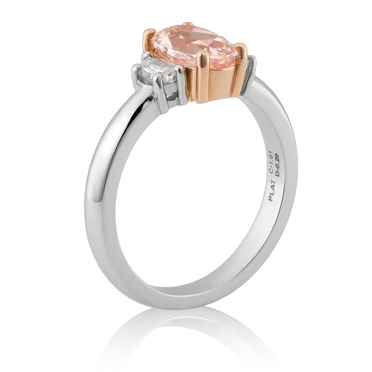 Saphir Padparadscha non chauffé 1.61 cts dans une bague en platine avec 18KRG & Dia Neuf - En vente à Los Angeles, CA