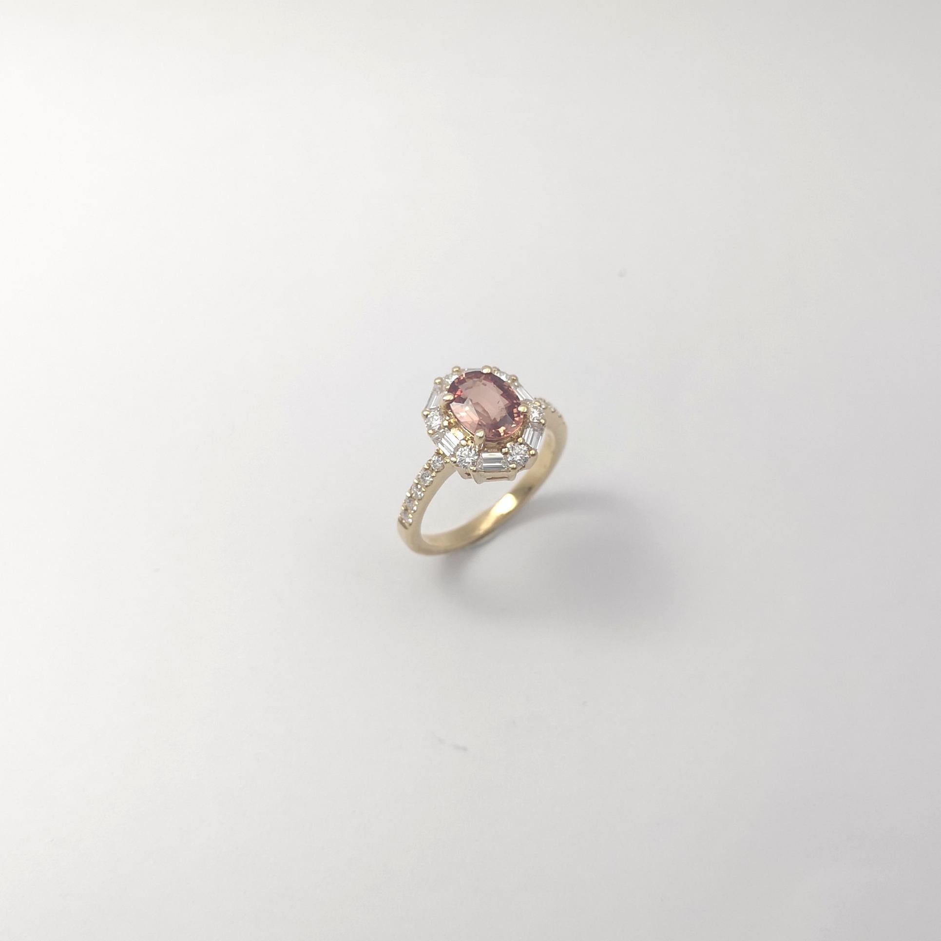Bague en or 18 carats avec saphir Padparadscha non chauffé et diamant en vente 5