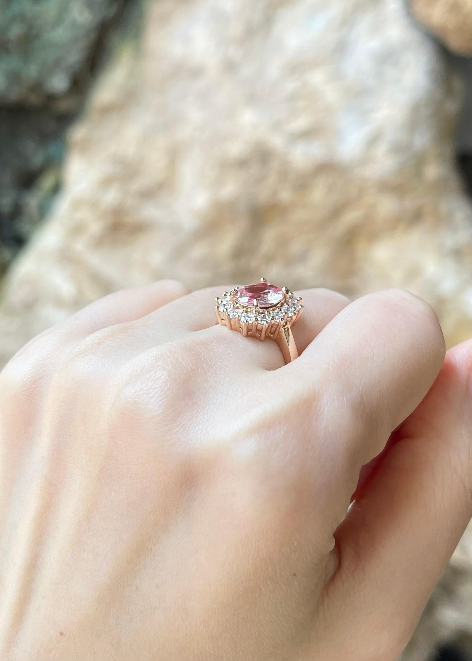 Bague en or rose 18 carats sertie de saphirs padparadscha non chauffés et de diamants Pour femmes en vente